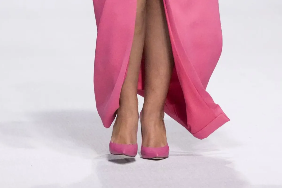 موديلات أحذية باللون الزهري من خريف وشتاء 2022-2023