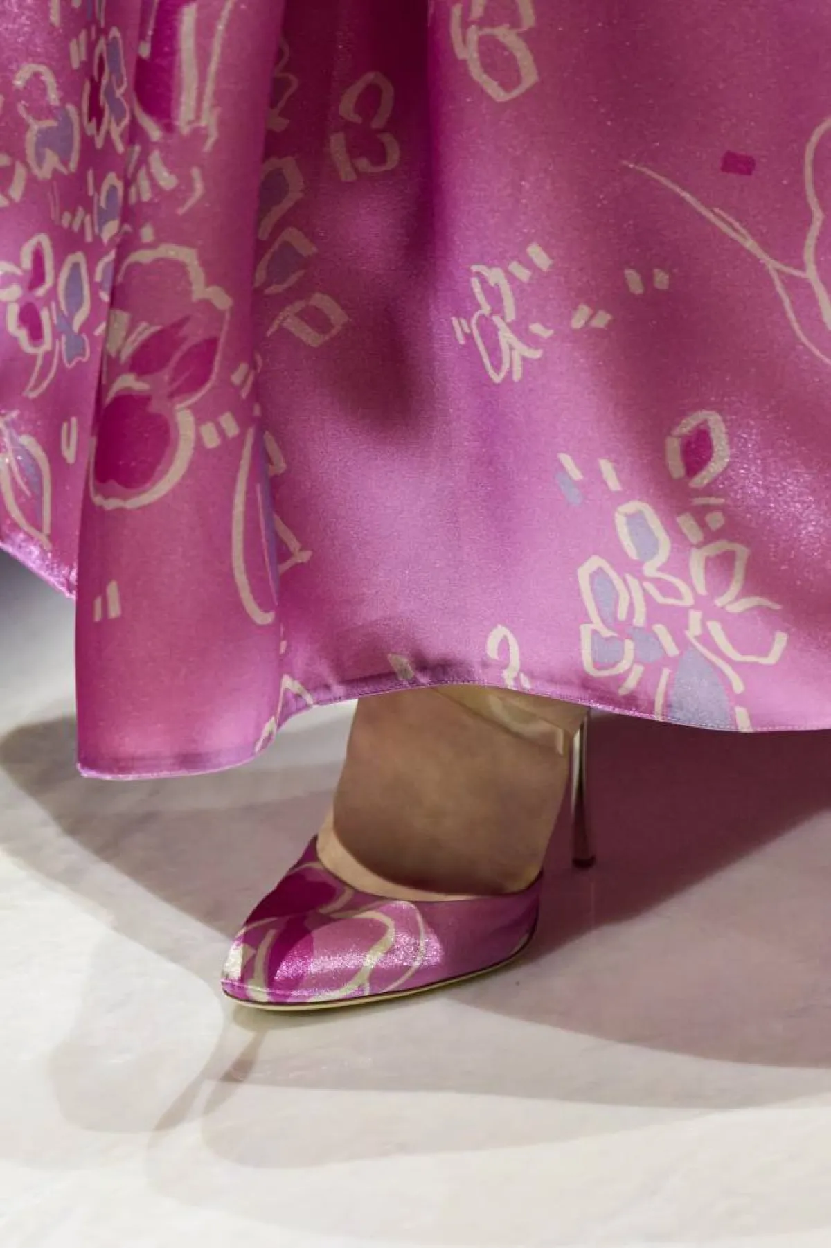 موديلات أحذية باللون الزهري من خريف وشتاء 2022-2023