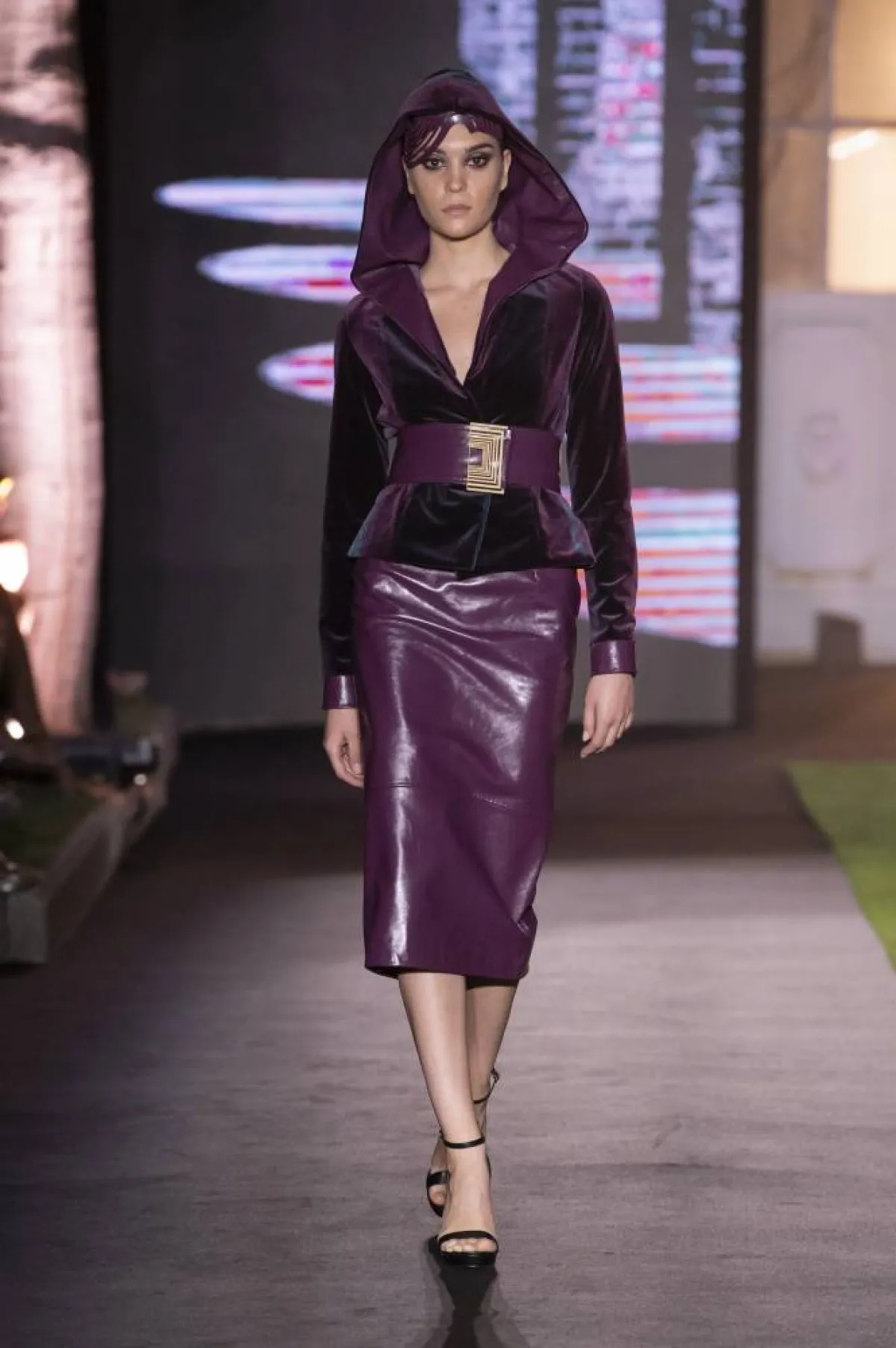 الأزياء الجلدية الملوّنة من عروض خريف وشتاء 2022-2023