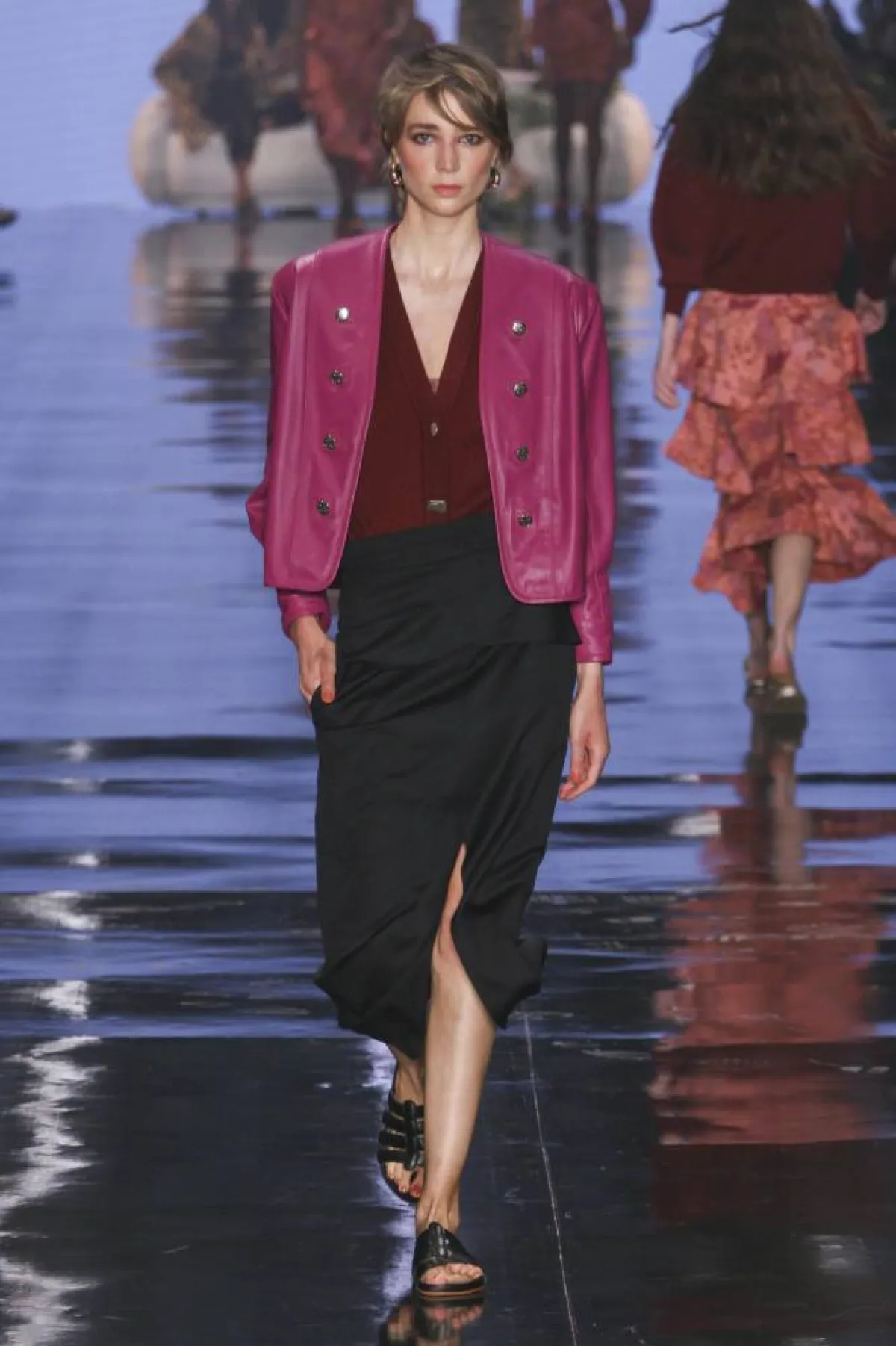 الأزياء الجلدية الملوّنة من عروض خريف وشتاء 2022-2023