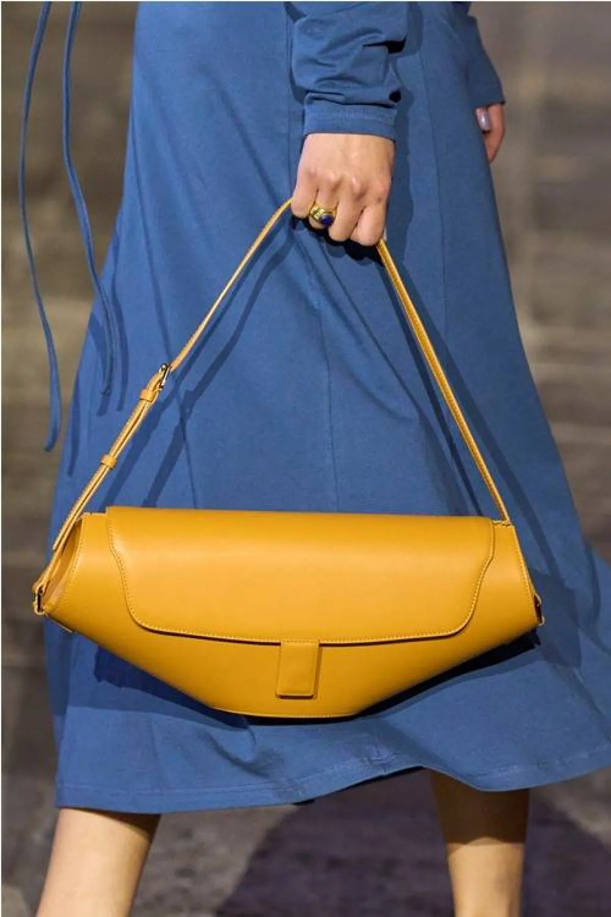 حقيبة باللون الأصفر من أودون تشوي «Eudon Choi»