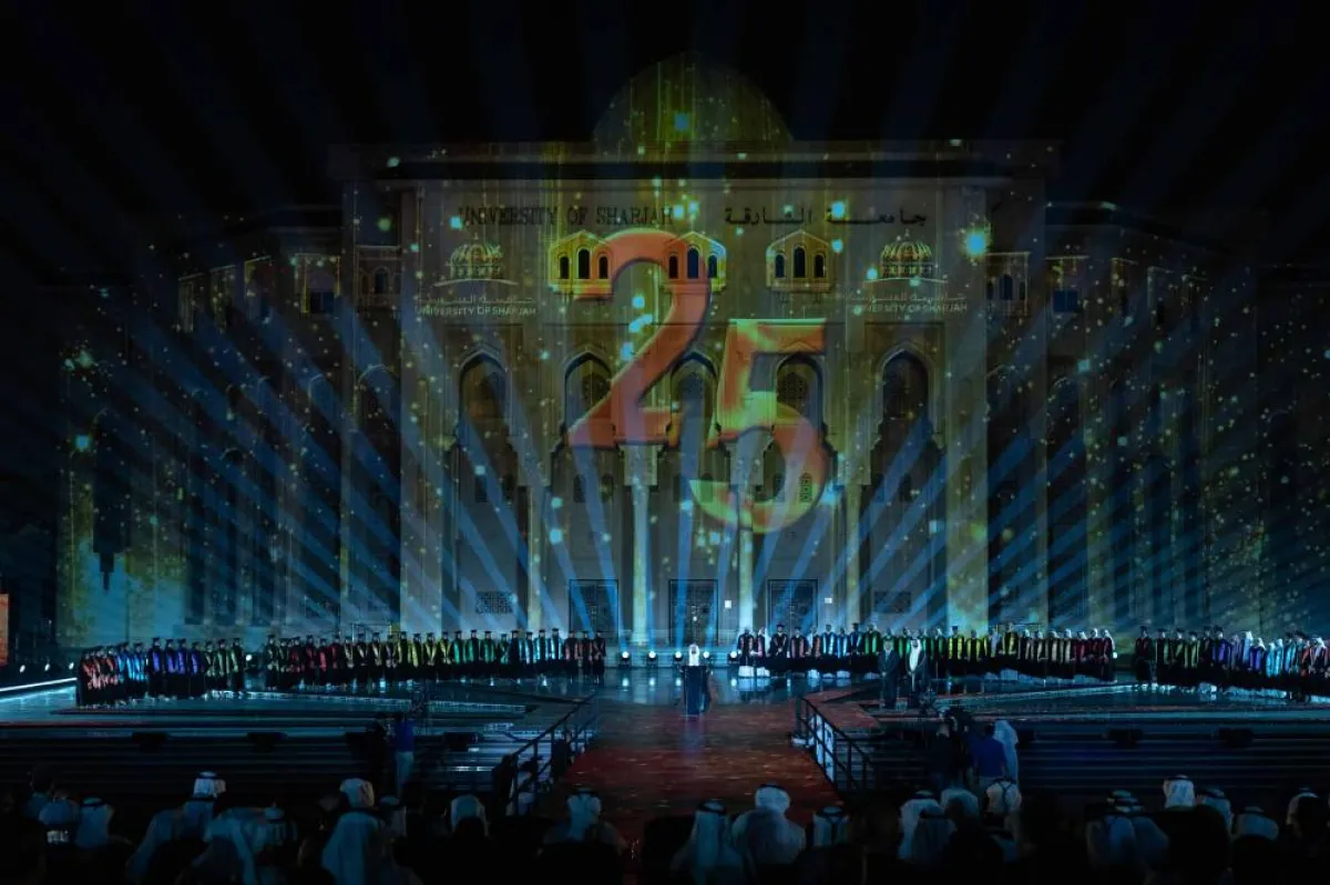 عرض الأضواء المقام على المبنى الرئيسي. الصورة من "وام"