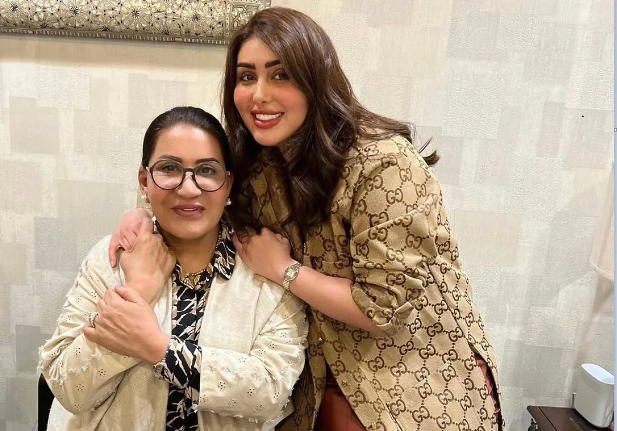 هنادي الكندري - برفقة الفنانة سعاد عبد الله صورة من صفحتها الرسمية على انستغرام