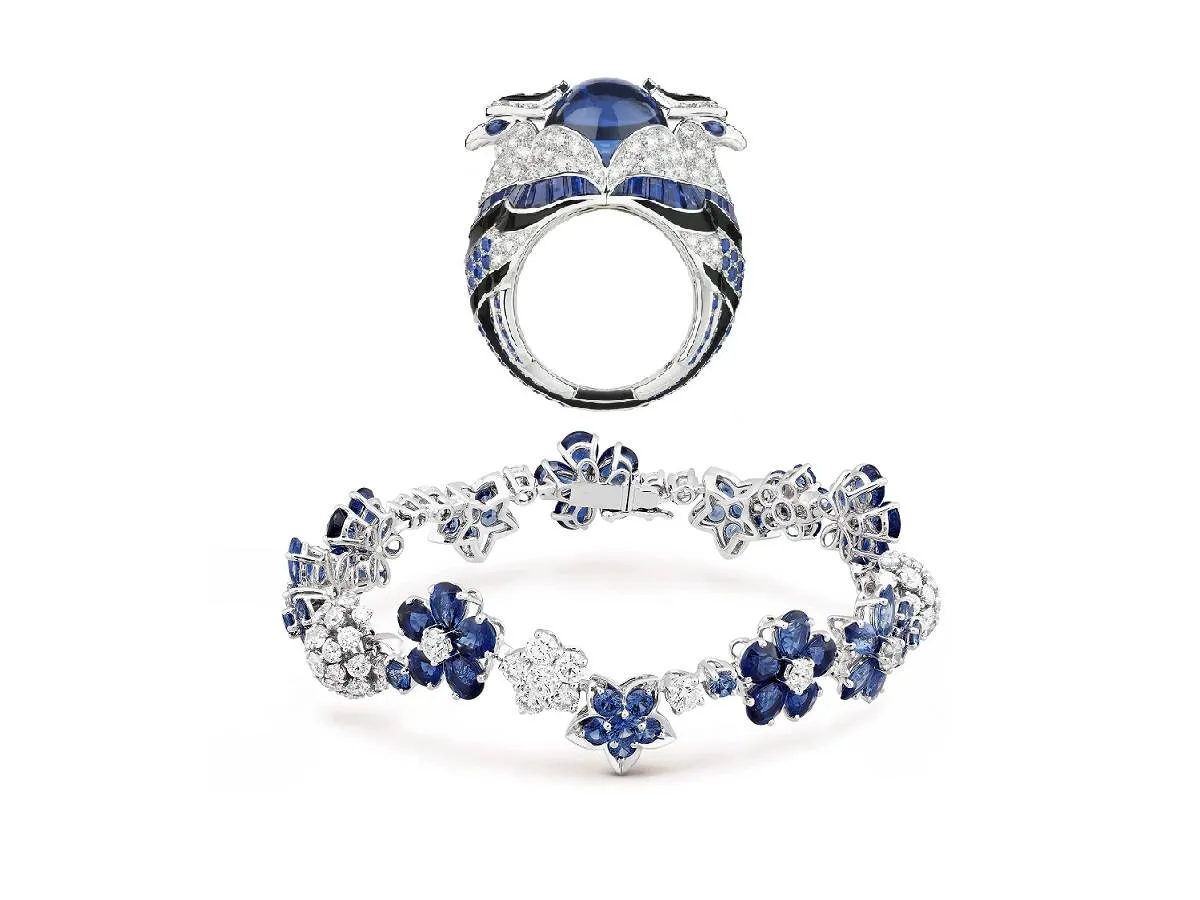 موديلات مجوهرات فاخرة باللون الأزرق الداكن