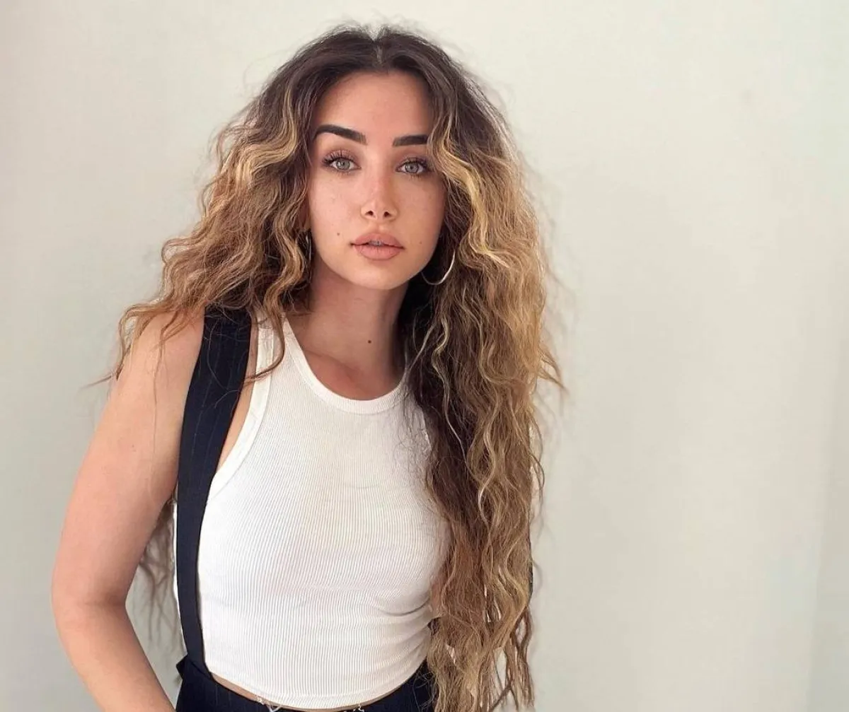 هنا الزاهد - صورة من صفحتها الرسمية على انستغرام