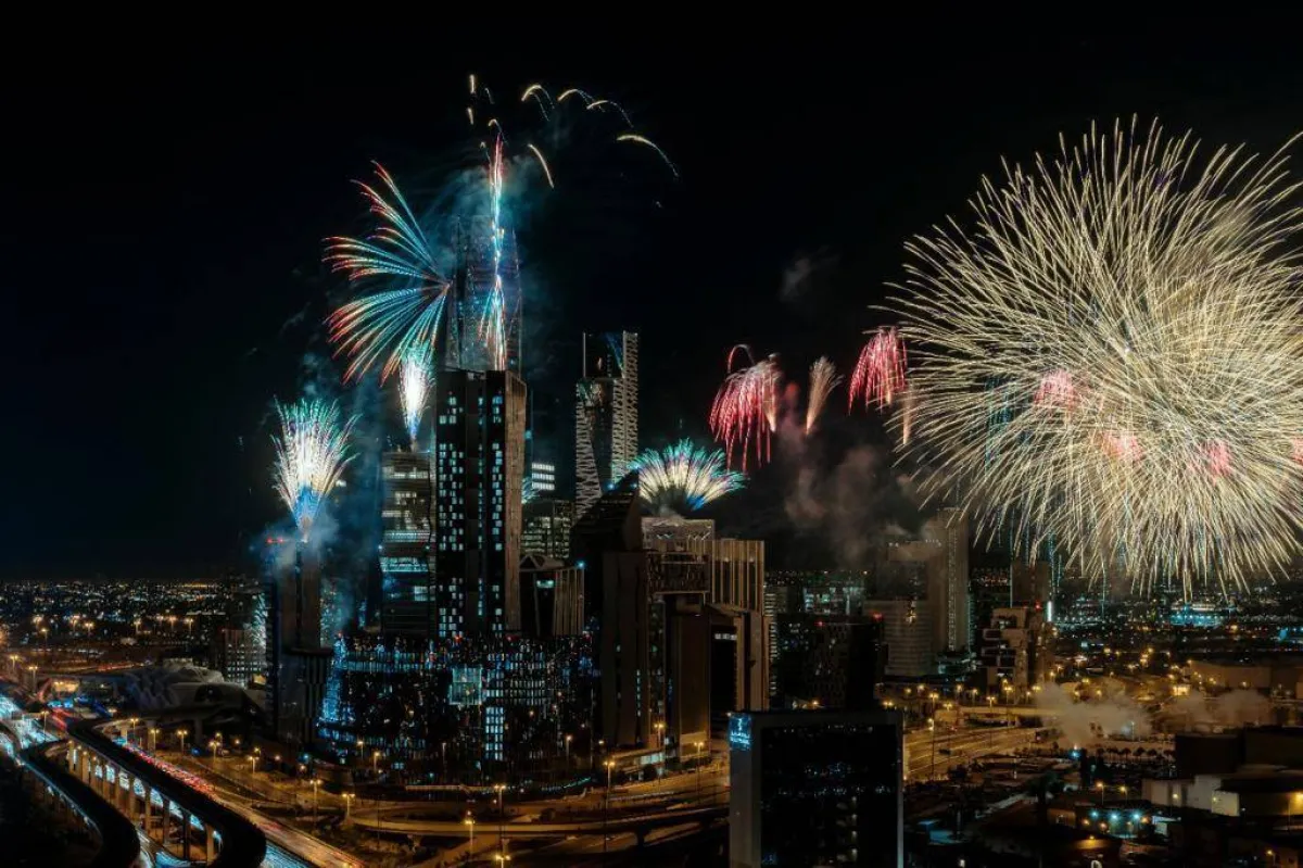 الألعاب النارية في سماء مناطق الرياض بمناسبة افتتاح موسم الرياض
