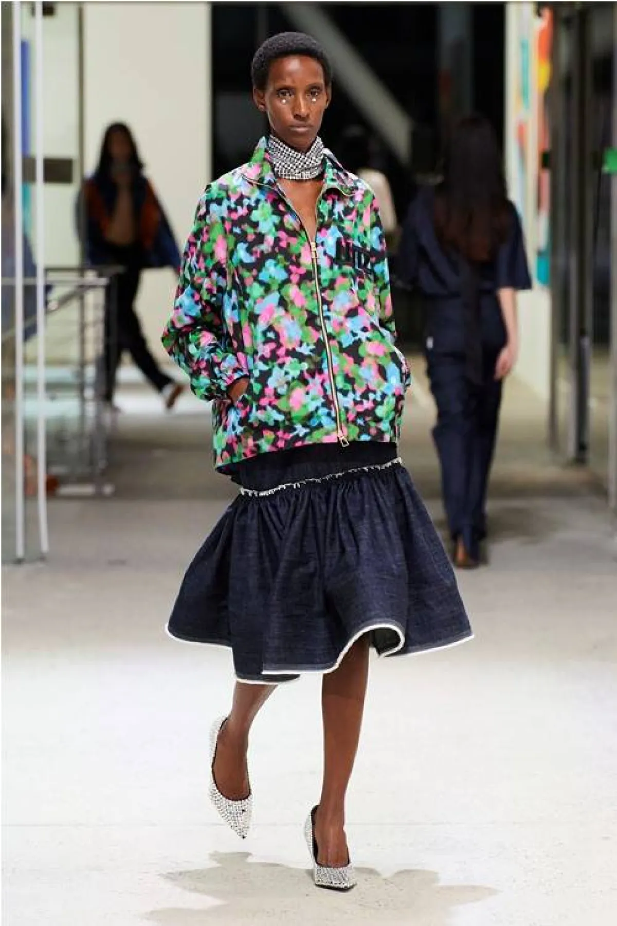 التنورة الجينز لخريف 2022 من ريجينا بيو Rejina Pyo