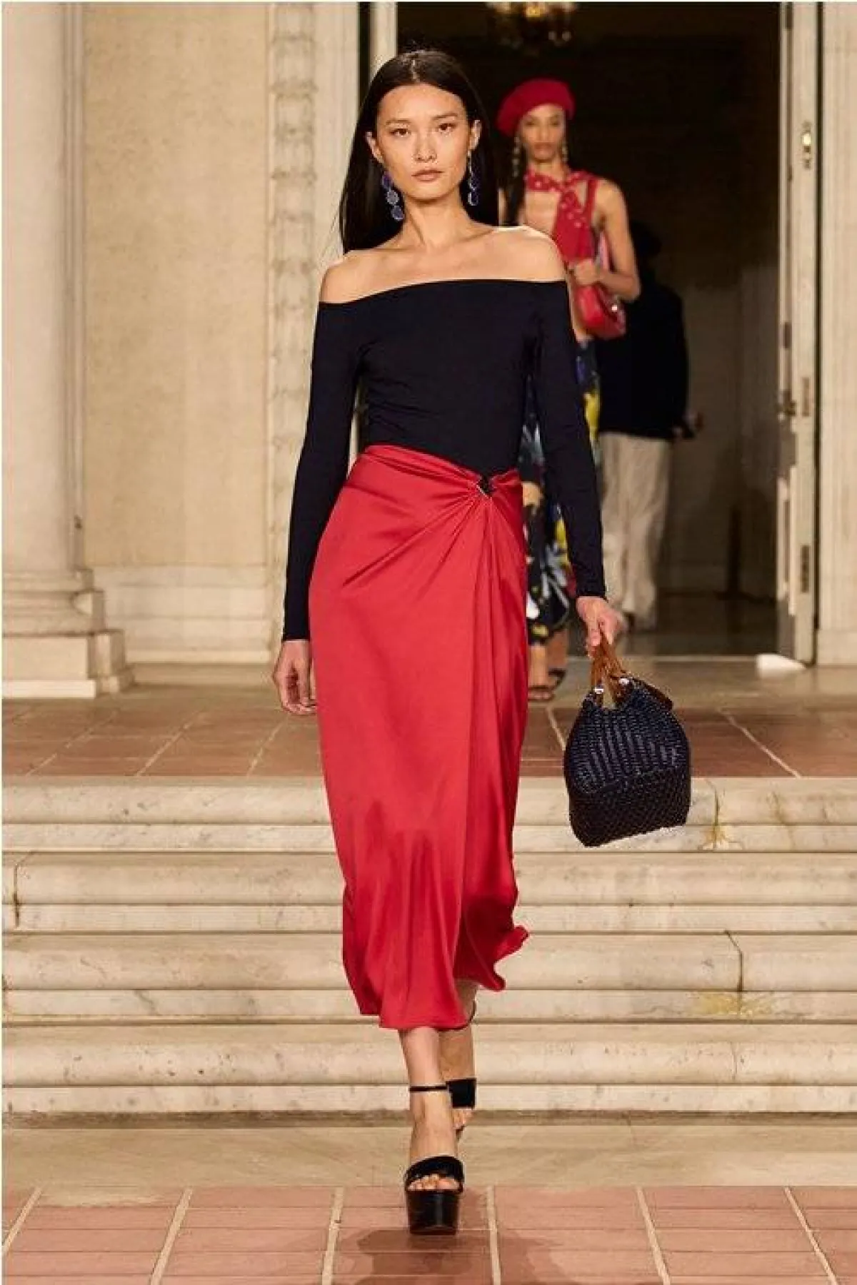 تنسيق التنورة الحمراء من رالف لورين Ralph Lauren