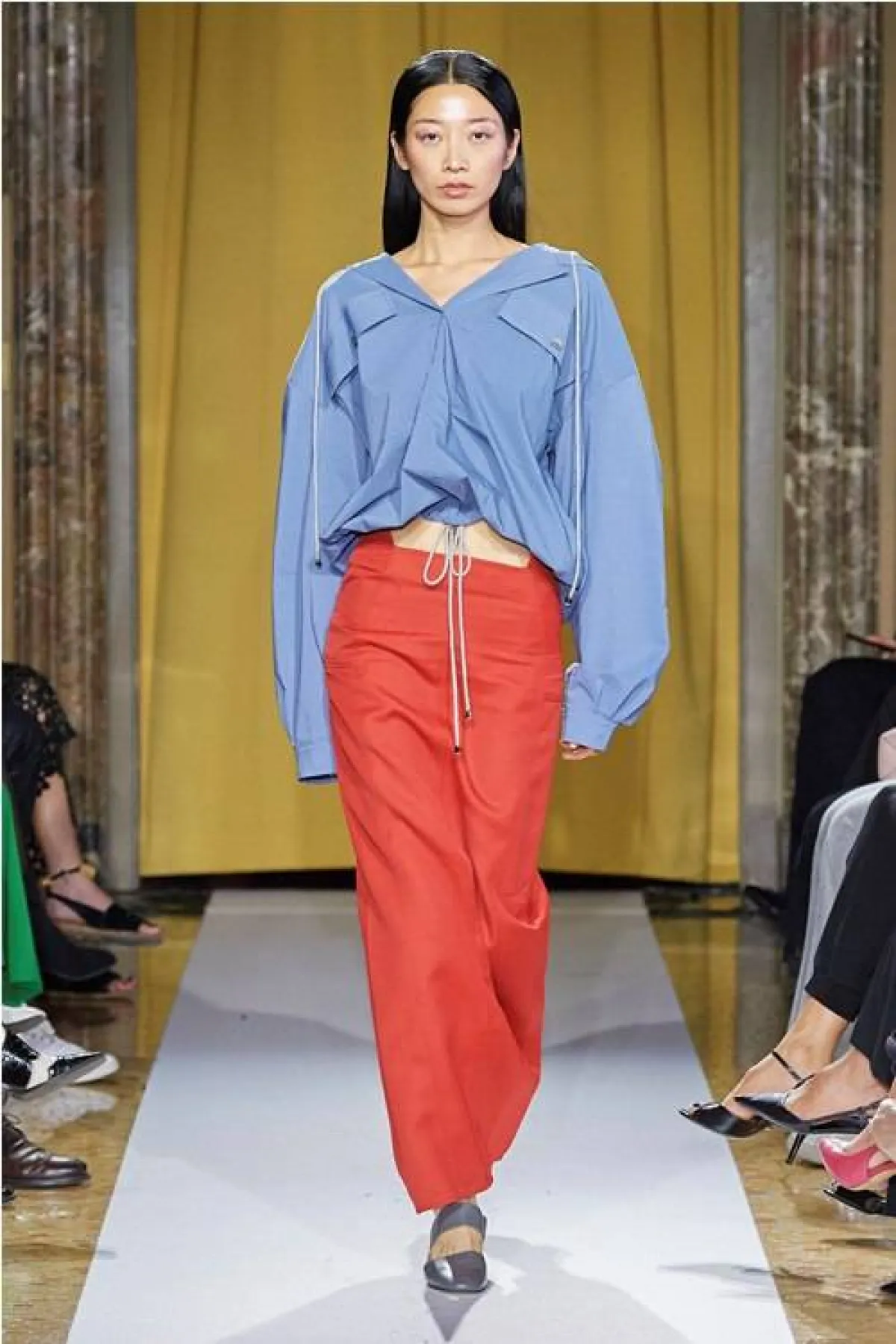 تنسيق التنورة الحمراء من مايد أرمينيا Made Armenia