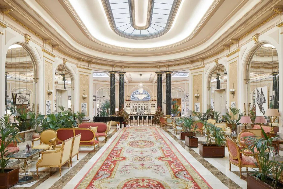 ديكورات كلاسيكية فخمة في فندق إل بالاس برشلونة