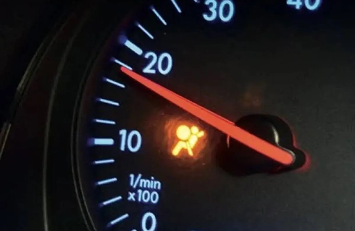 أسباب إضاءة لمبة الإيرباق في سيارتك