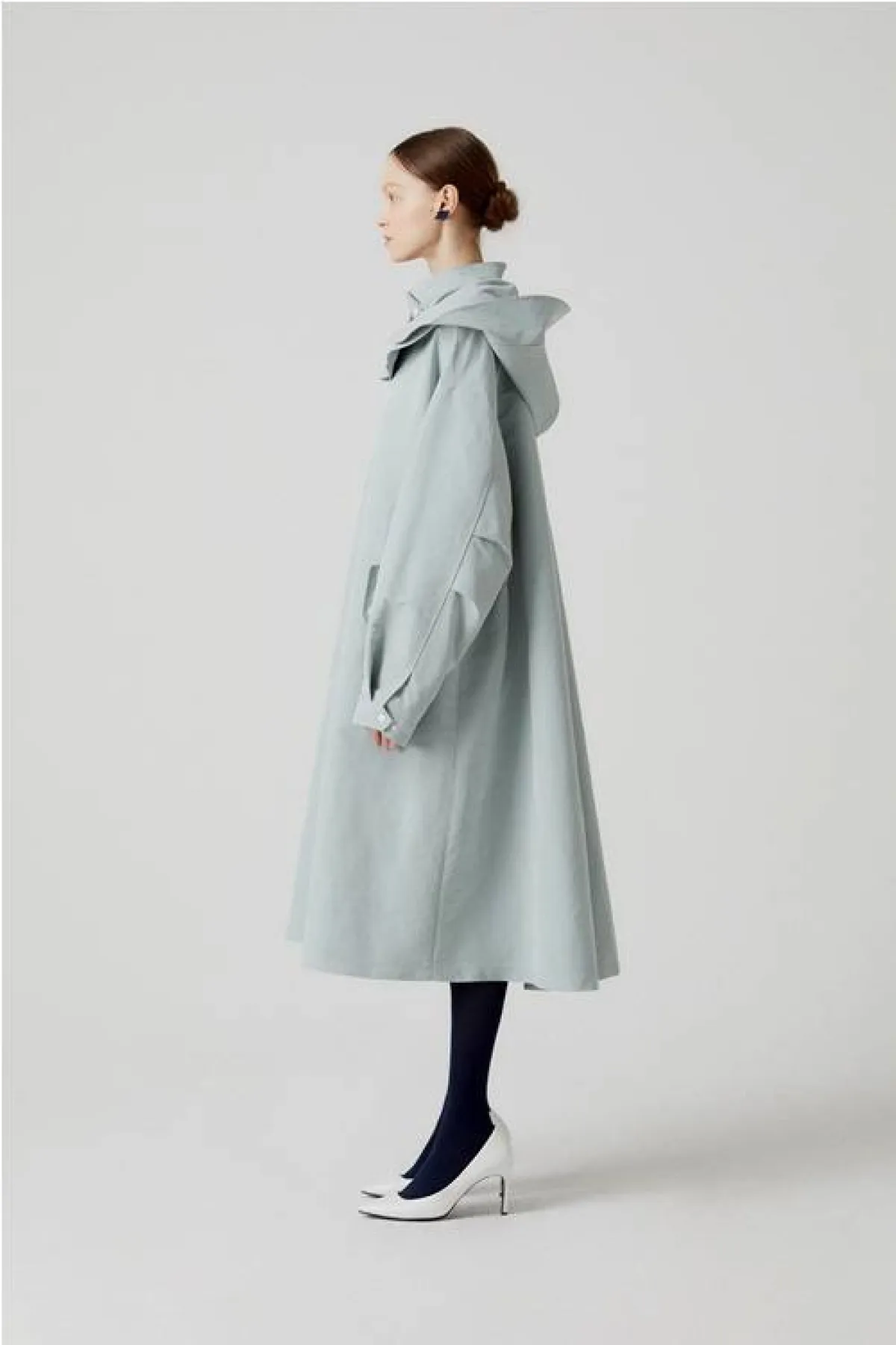 معطف طويل لخريف وشتاء 2023 من ذو ستوديو The Studio