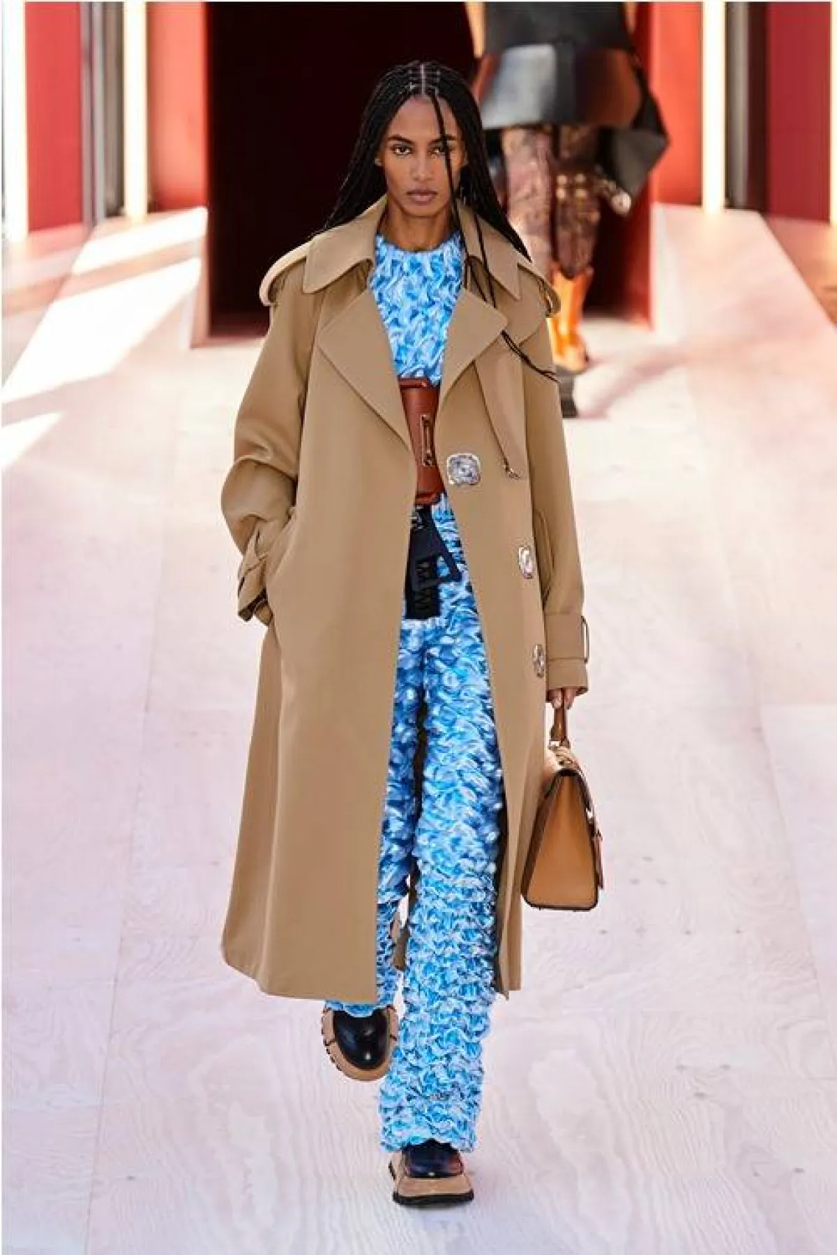 معطف طويل لخريف وشتاء 2023 من لويس فيتون Louis Vuitton