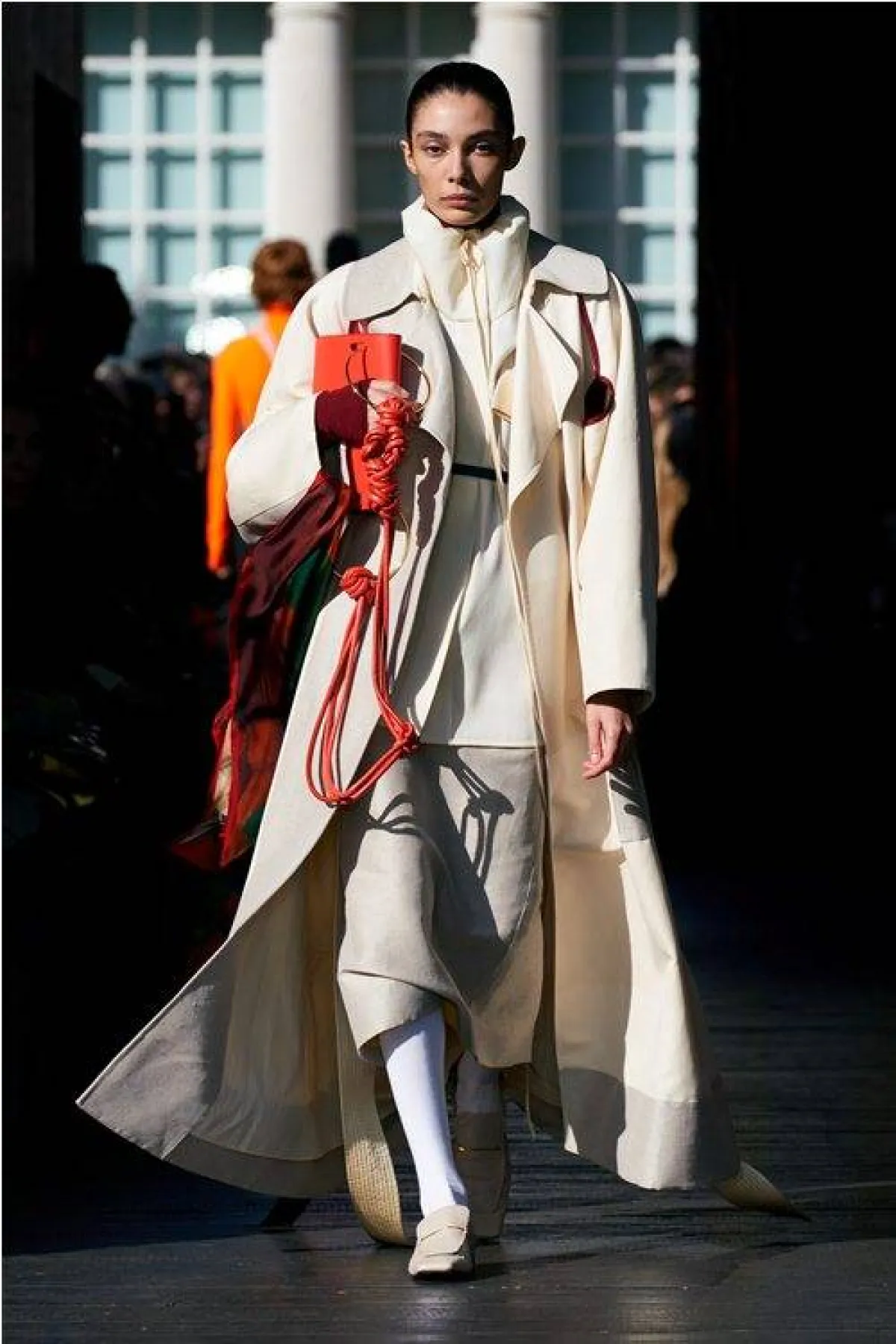 معغطف طويل لخريف وشتاء 2023 من روكساندا Roksanda