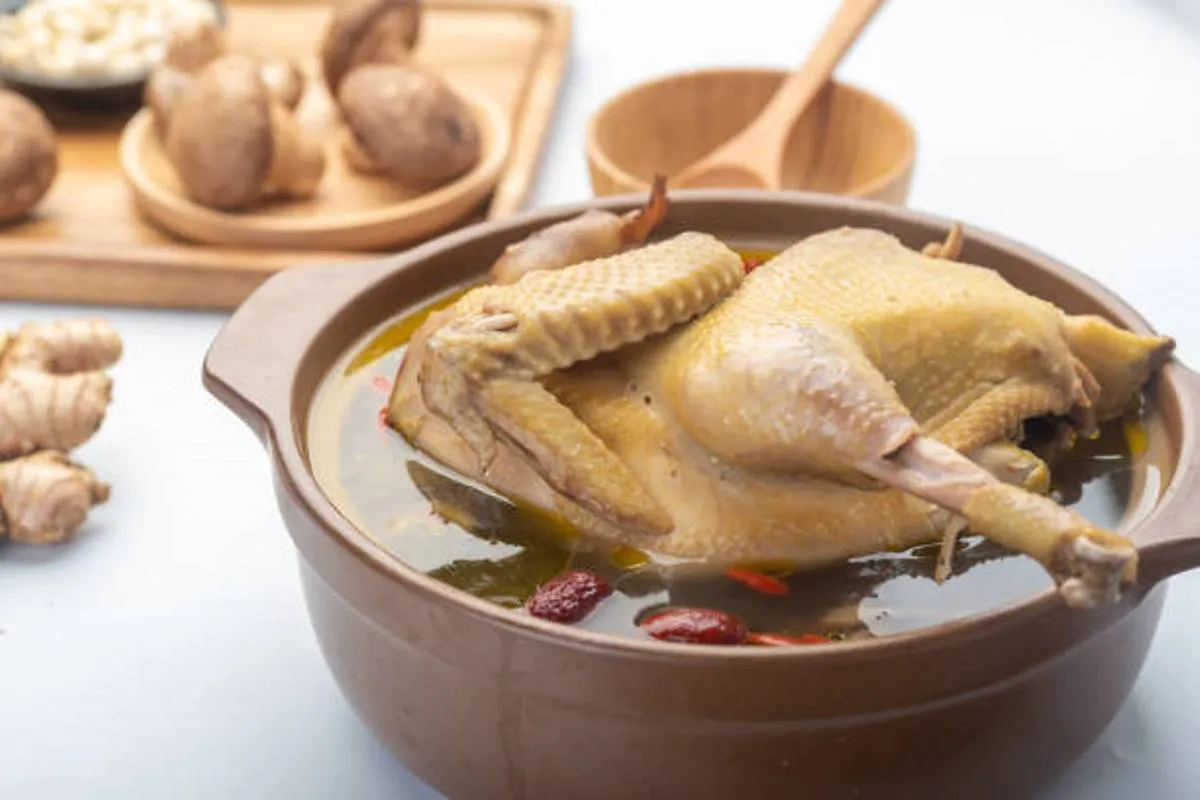 صورة لمرقة الدجاج الطبيعية