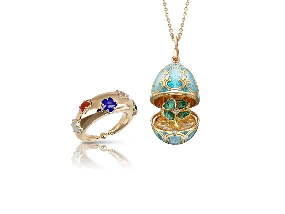 موديلات مجوهرات على شكل زهرة البرسيم لإطلالة عصرية بالعباية