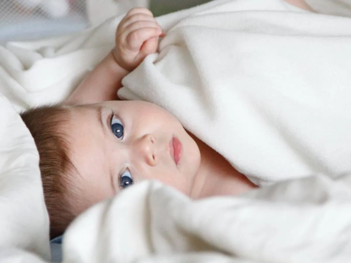 طبيب برازيلي يجري عملية الولادة لزوجته داخل مصعد