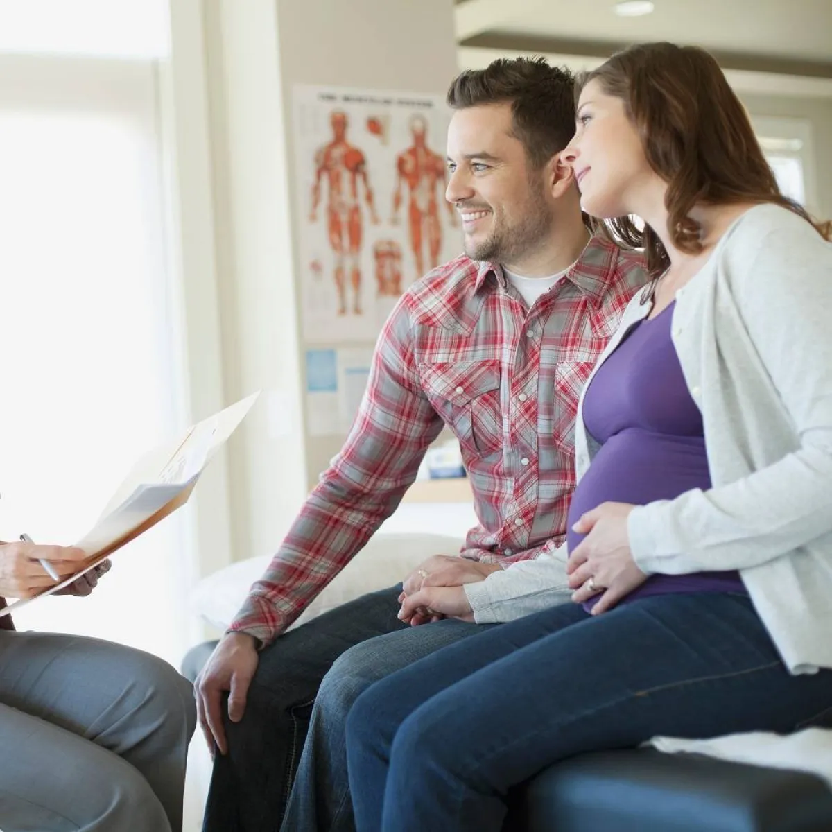 صورة لحامل سعيدة بالحمل بعد ال40