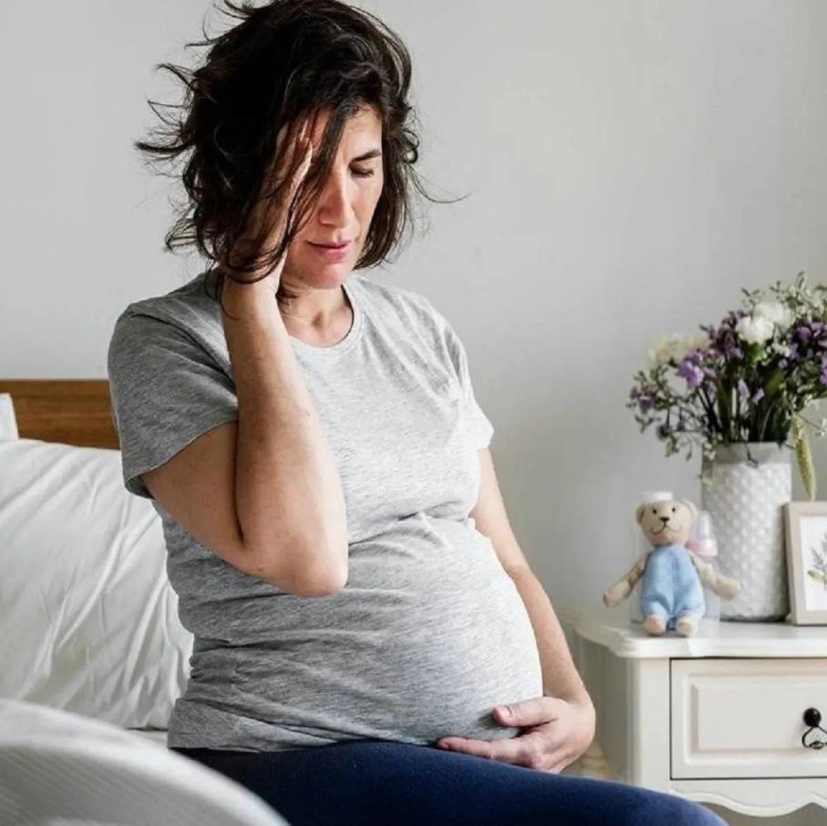 صورة تعبيرية لحامل تعاني من حملها