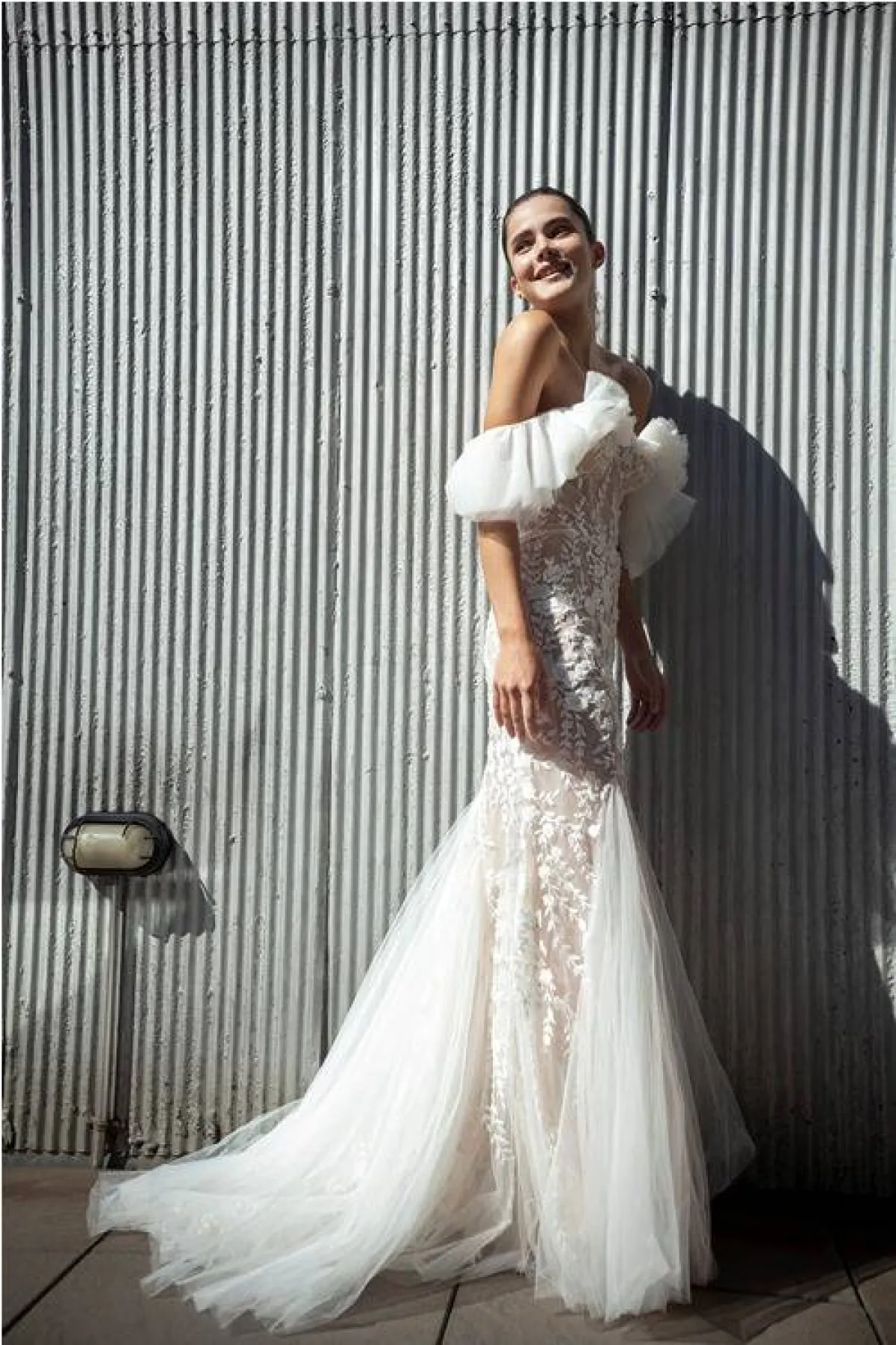 فستان زفاف مزيّن بالدانتيل من ميلا نوفا Milla Nova