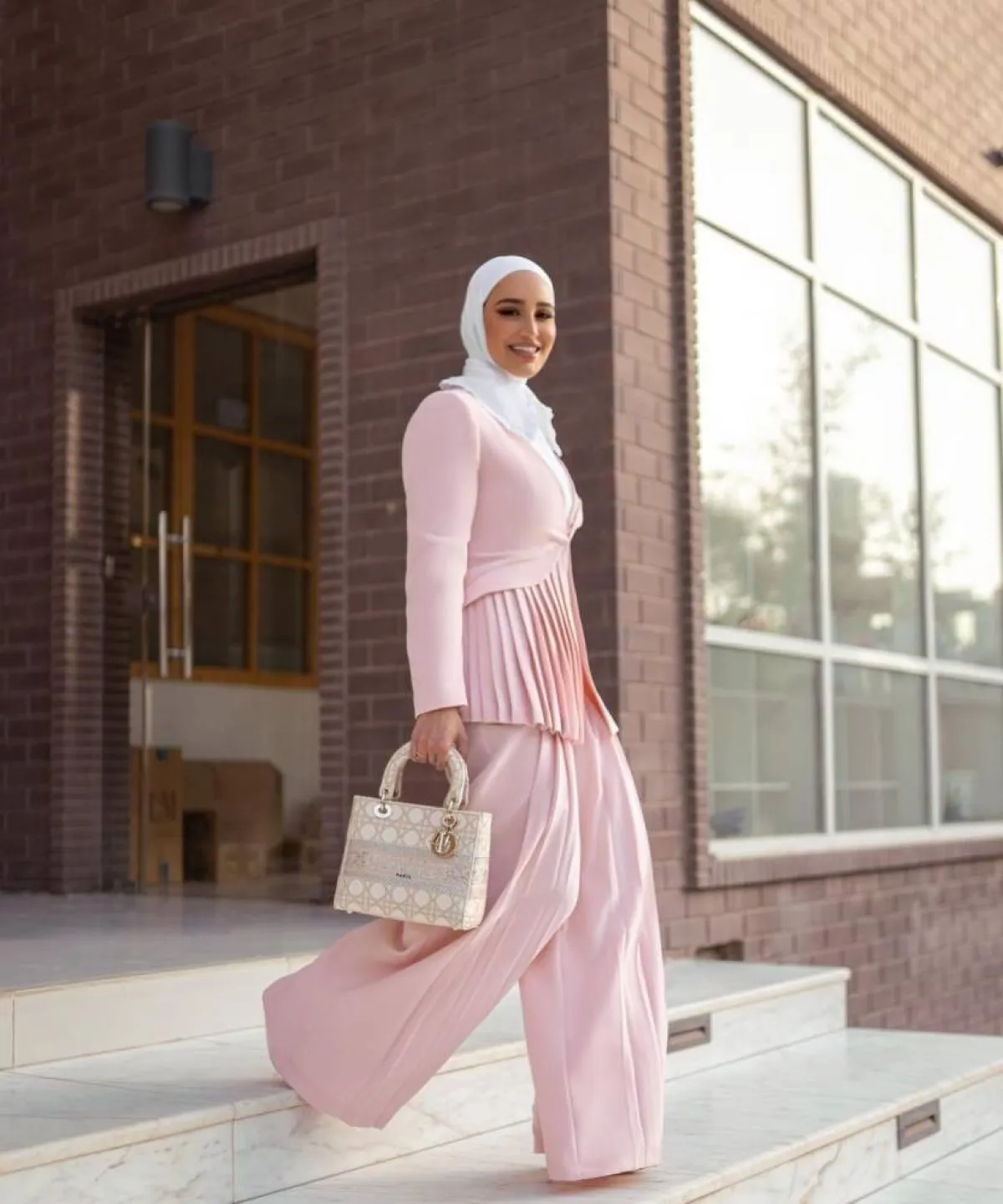 إطلالات بدرجات الباستيل من دلال الدوب