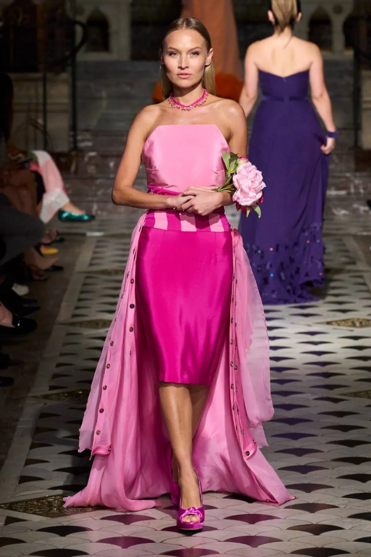 فستان سهرة طويل باللون الوردي من Sima Collezione