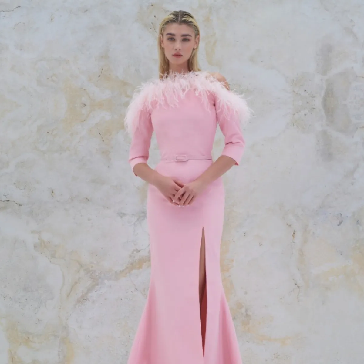 فستان سواريه طويل باللون الوردي من رامي العلي Rami Al Ali