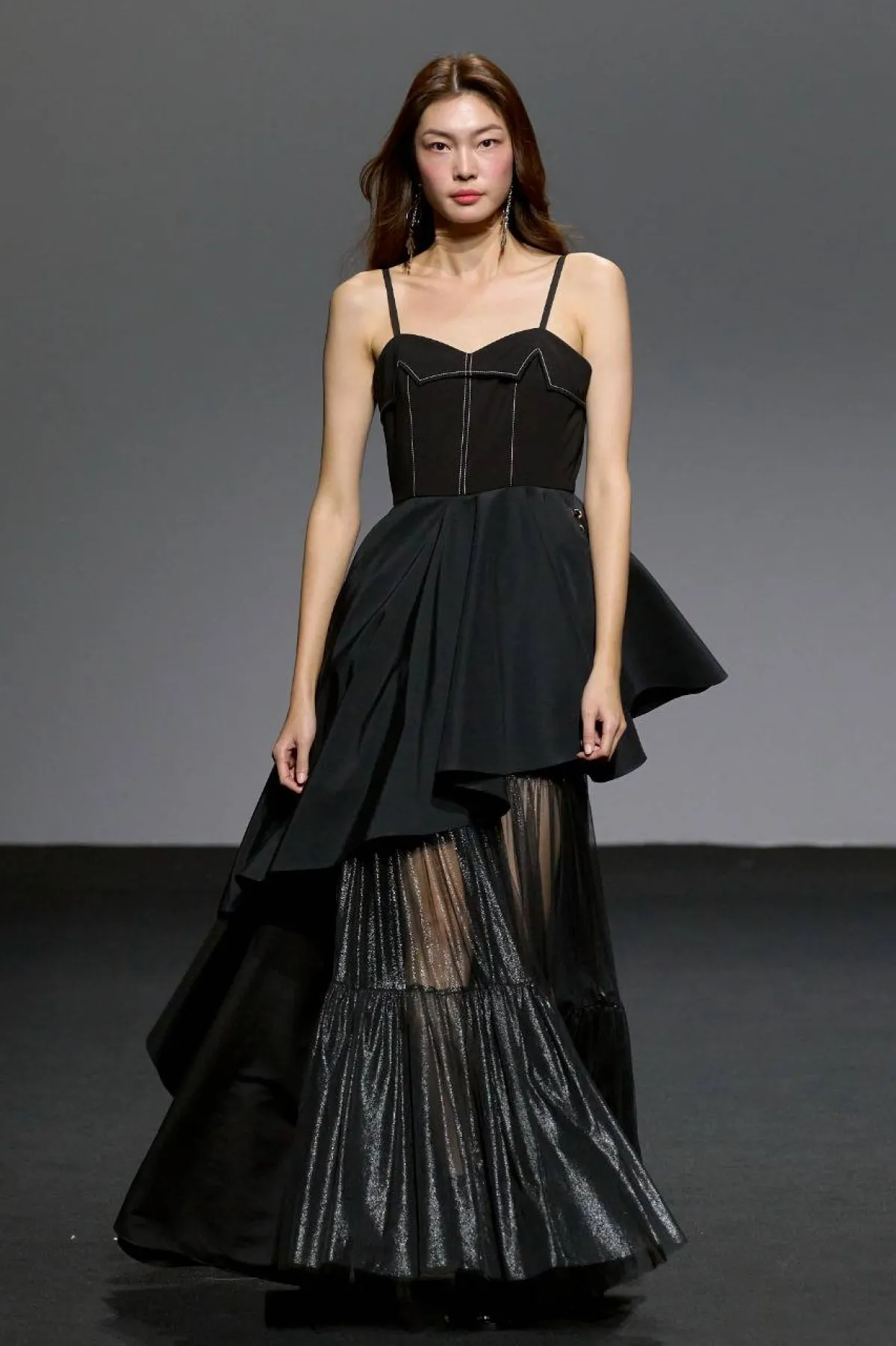 فستان سهرة طويل باللون الأسود من دوكان Doucan