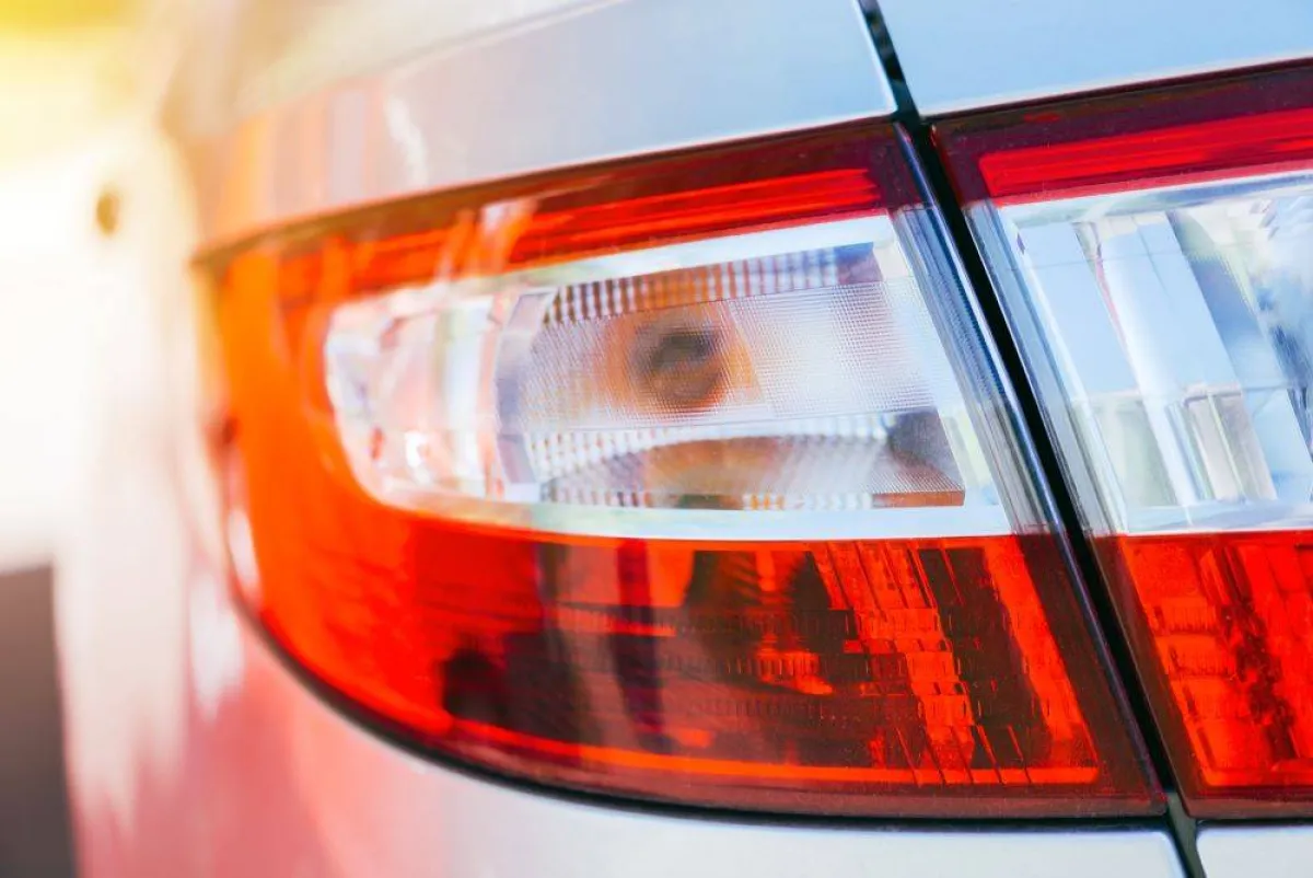 أبجديات الإضاءة الخلفية بالسيارة