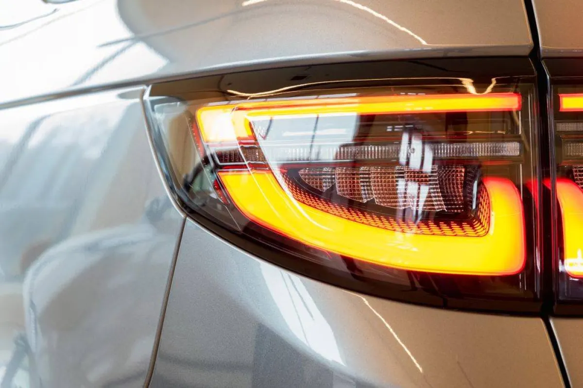 أبجديات الإضاءة الخلفية بالسيارة