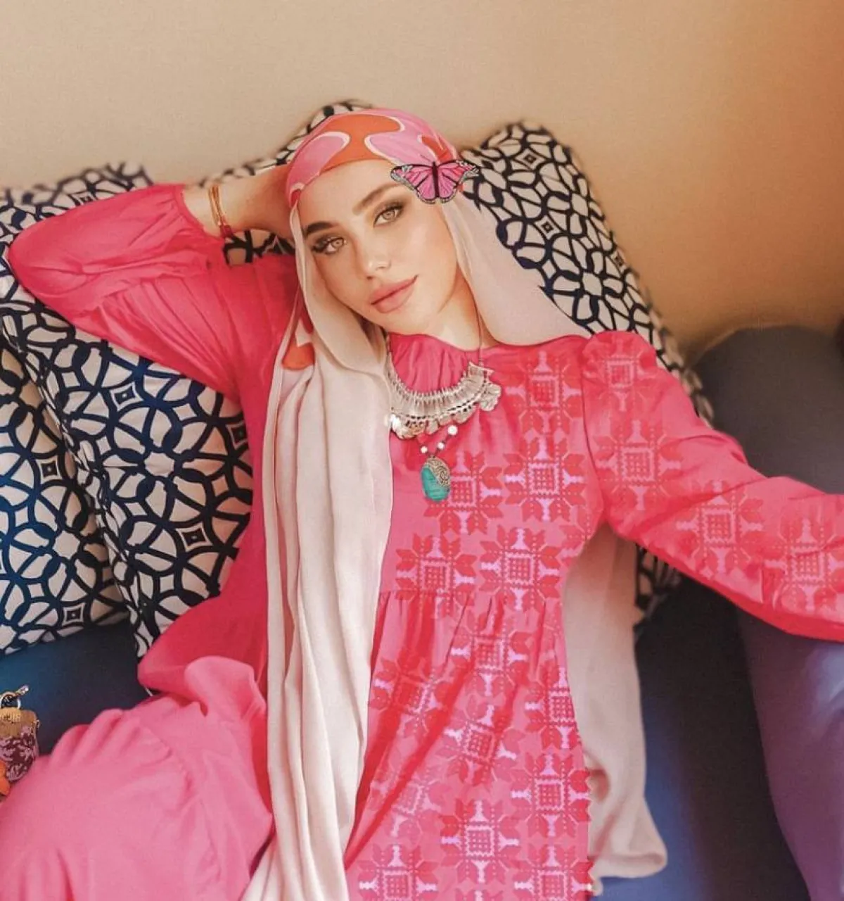 رهف الشامي بالحجاب والبندانة