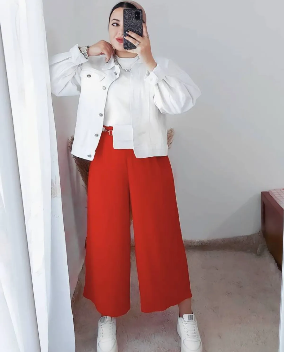 هاجر جمال بالبنطلون الواسع