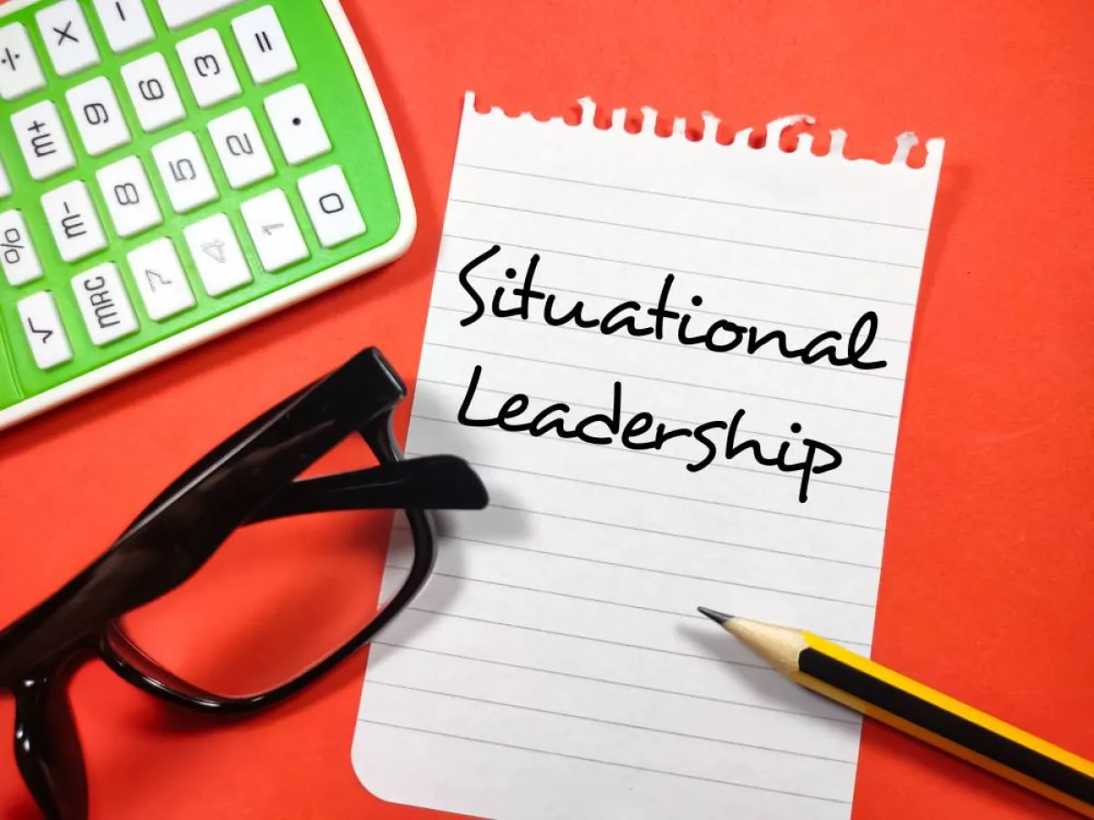 القائد يخصص أسلوبًا في القيادة وفق مستوى تطور كلّ عضو في الفريق