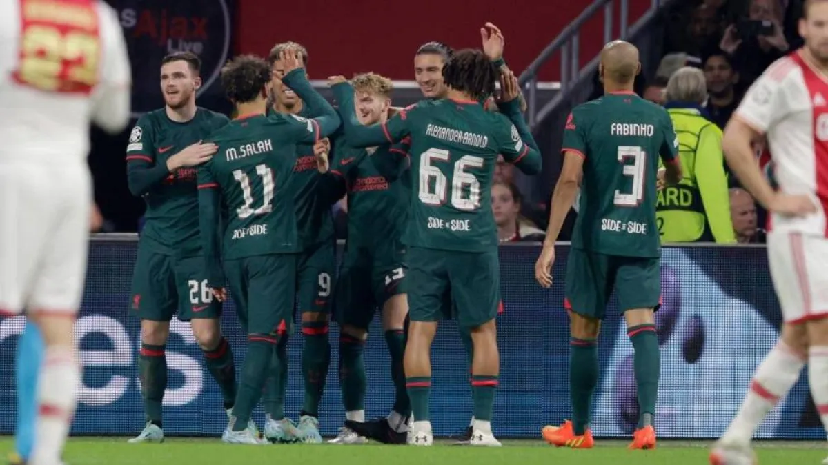 صورة لفريق ليفربول يحتفل بإحراز هدف