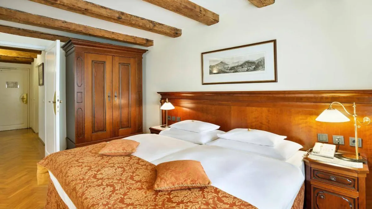 فندق راديسون بلو ألتستات