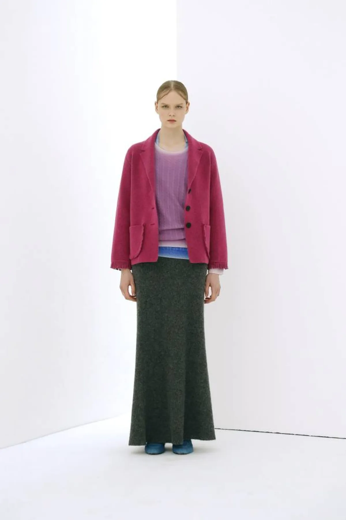 جاكيت عصري باللون الزهري من Lebor Gabala