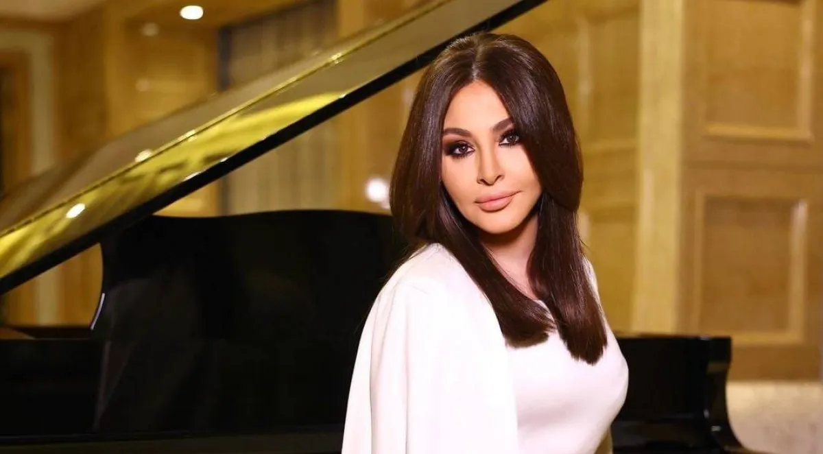 إليسا - صورة من حسابها على فيسبوك