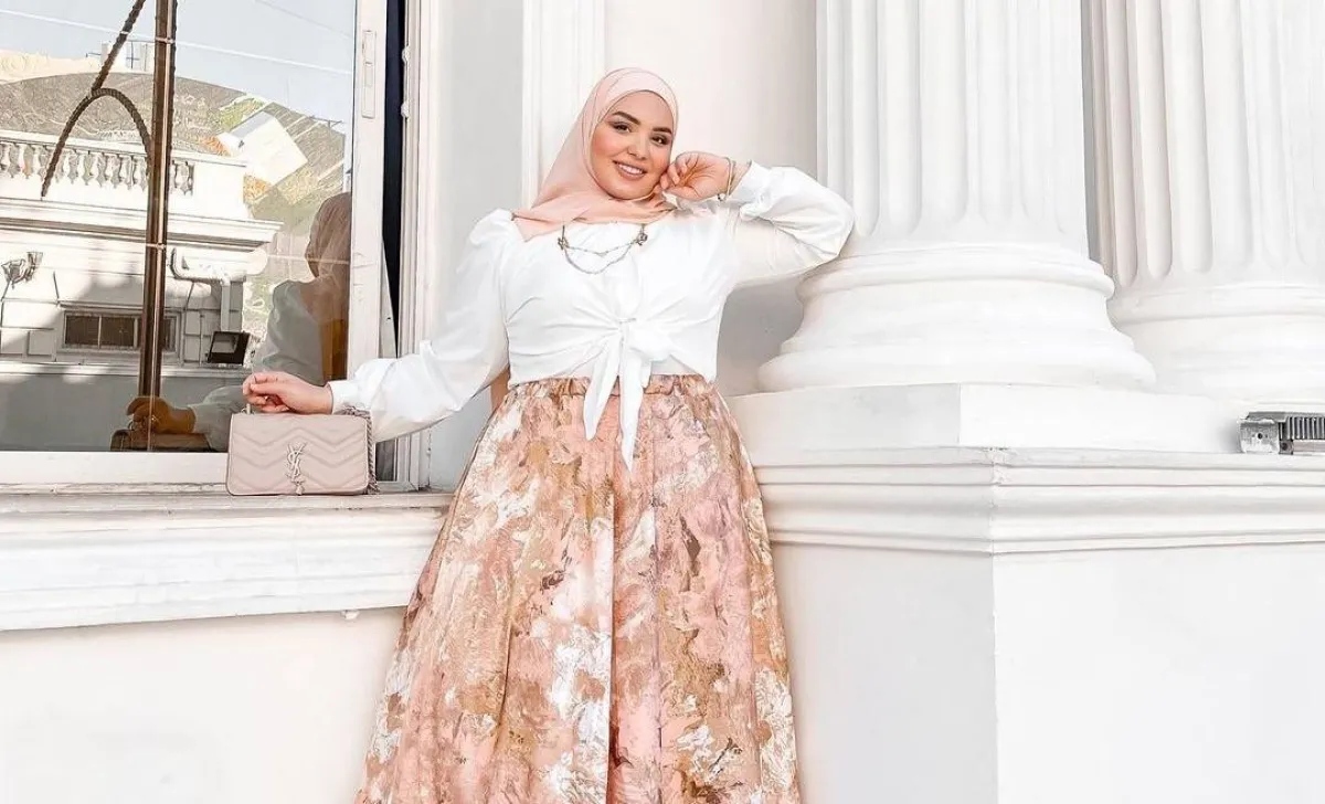 الحجاب الوردي بأسلوب مدوّنات الموضة