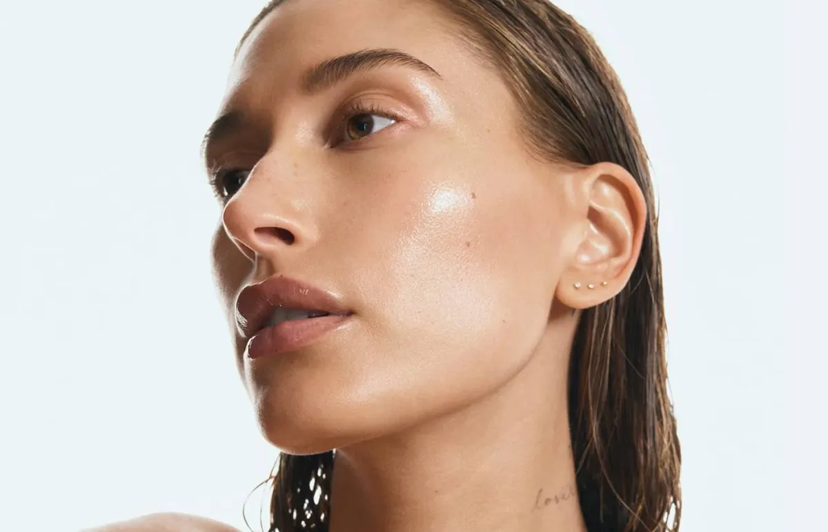 الاتجاه الأبرز في عالم الجمال Glazed Donut Skin