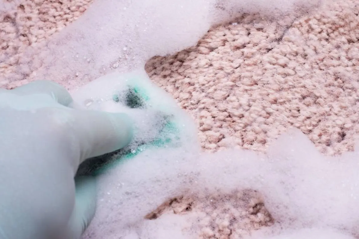 تنظيف البقع عن السجّادة