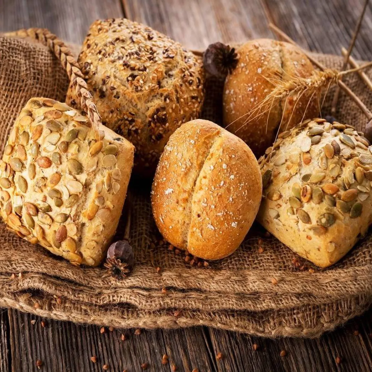 صورة لطبق يحوي مخبوزات