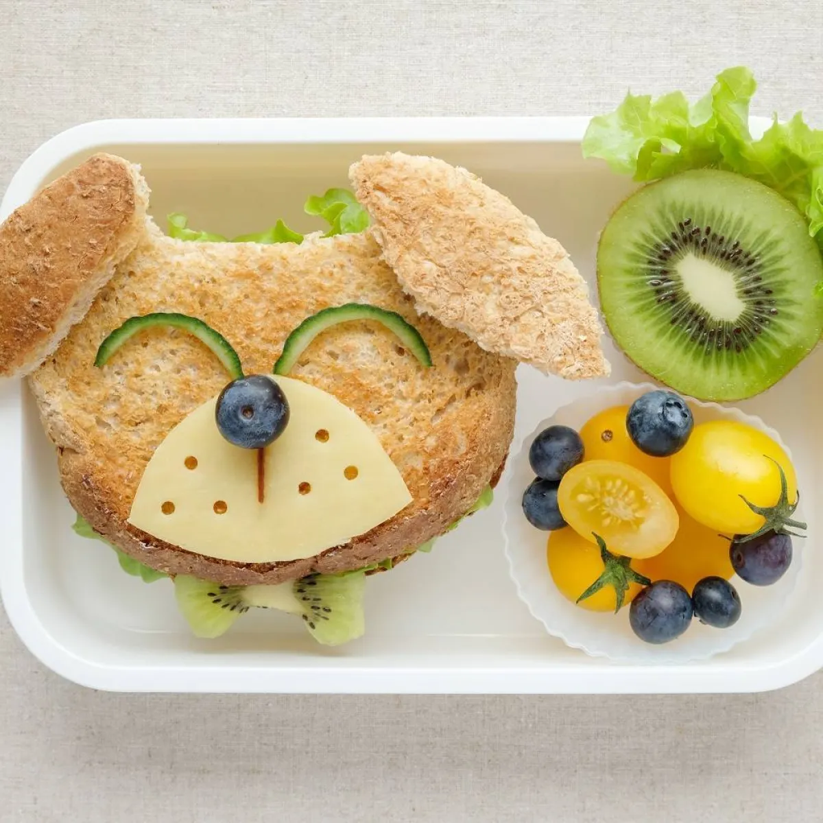 صورة لوجبة طفل تحوي الخبز