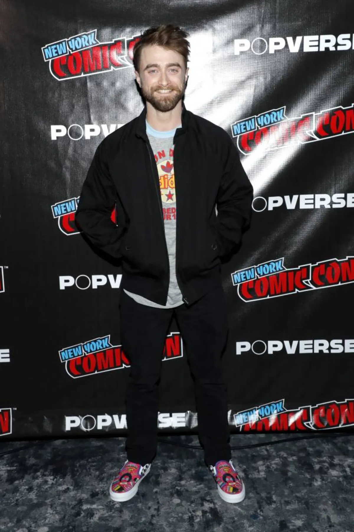 NEW YORK, NEW YORK - OCTOBER 09: Daniel Radcliffe poses backstage at Let's Get WEIRD during New York Comic Con 2022 on October 09, 2022 in New York City. Astrid Stawiarz/Getty Images for ReedPop/AFP Astrid Stawiarz / GETTY IMAGES NORTH AMERICA / Getty Images via AFP