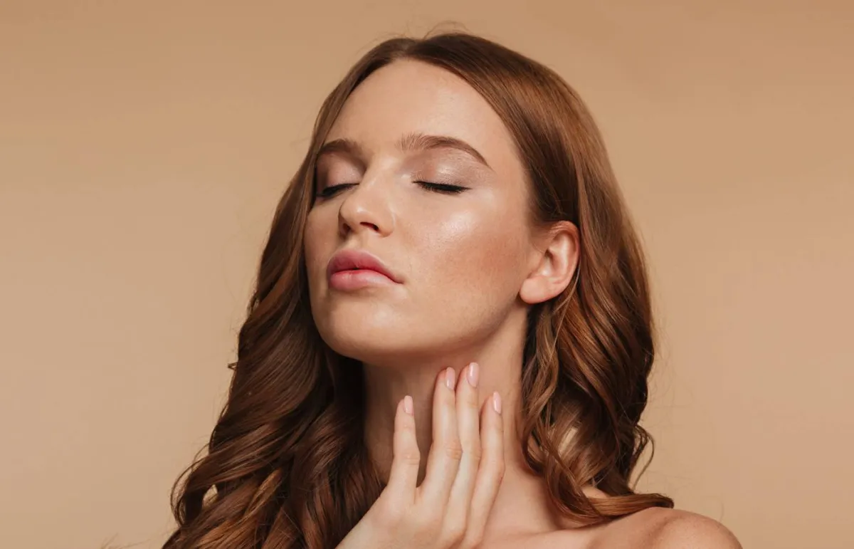 استعادة شباب العنق من دون جراحة Neck Youth