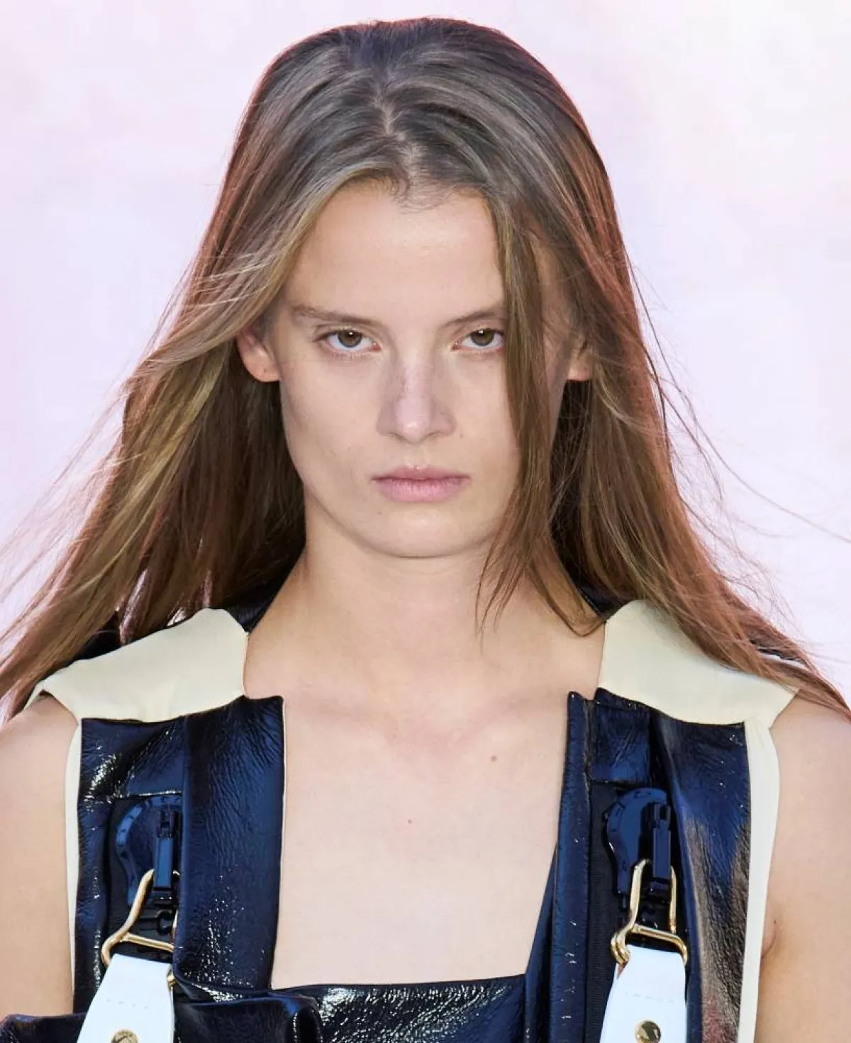 ألوان شعر بني خريف 2022