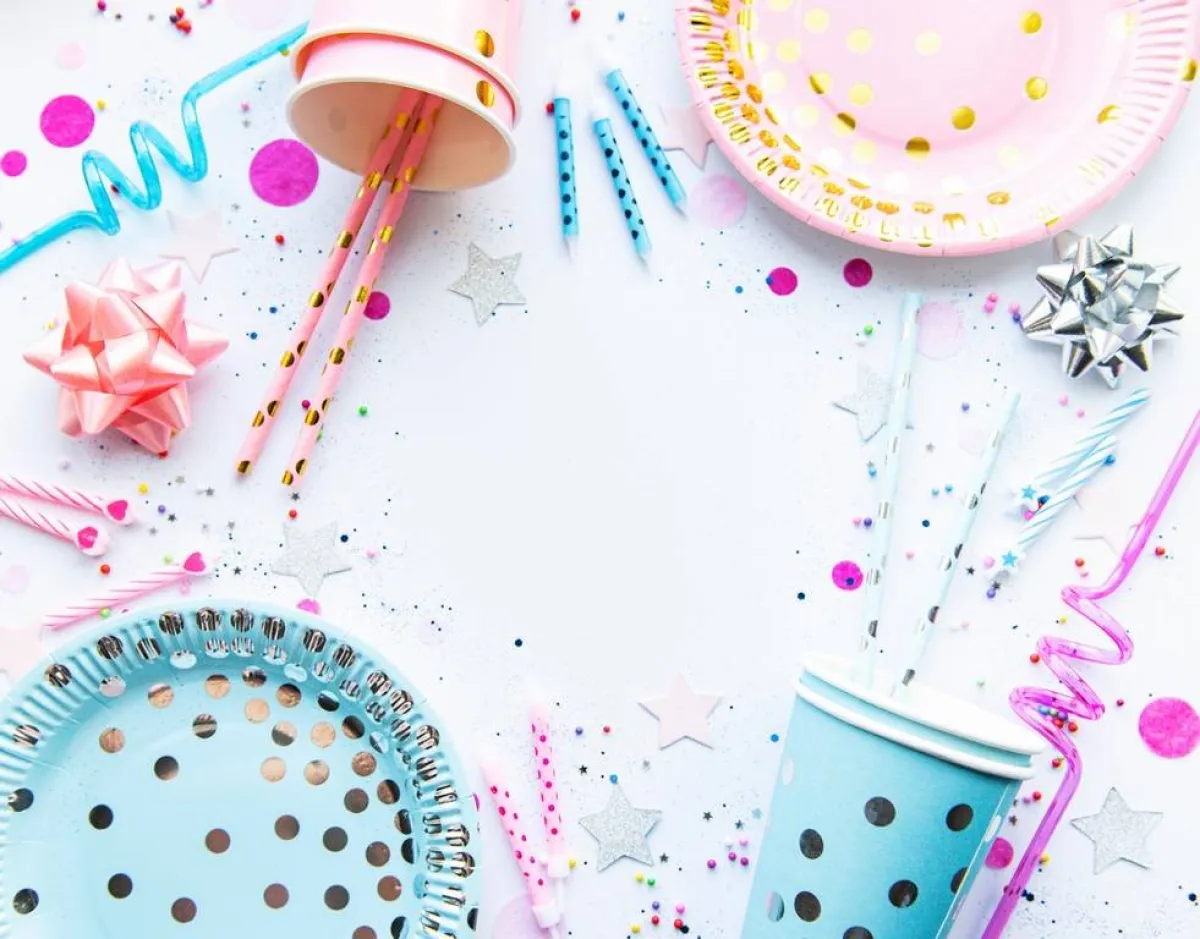 أواني الطعام في الحفل المنزلي