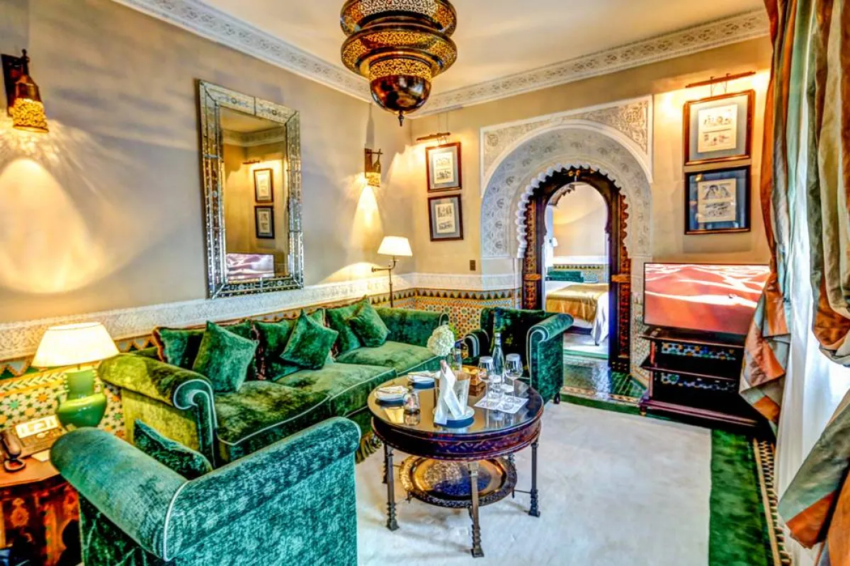 الطراز المغربي يجمع بين الألوان المبهجة والنقوش والخامات