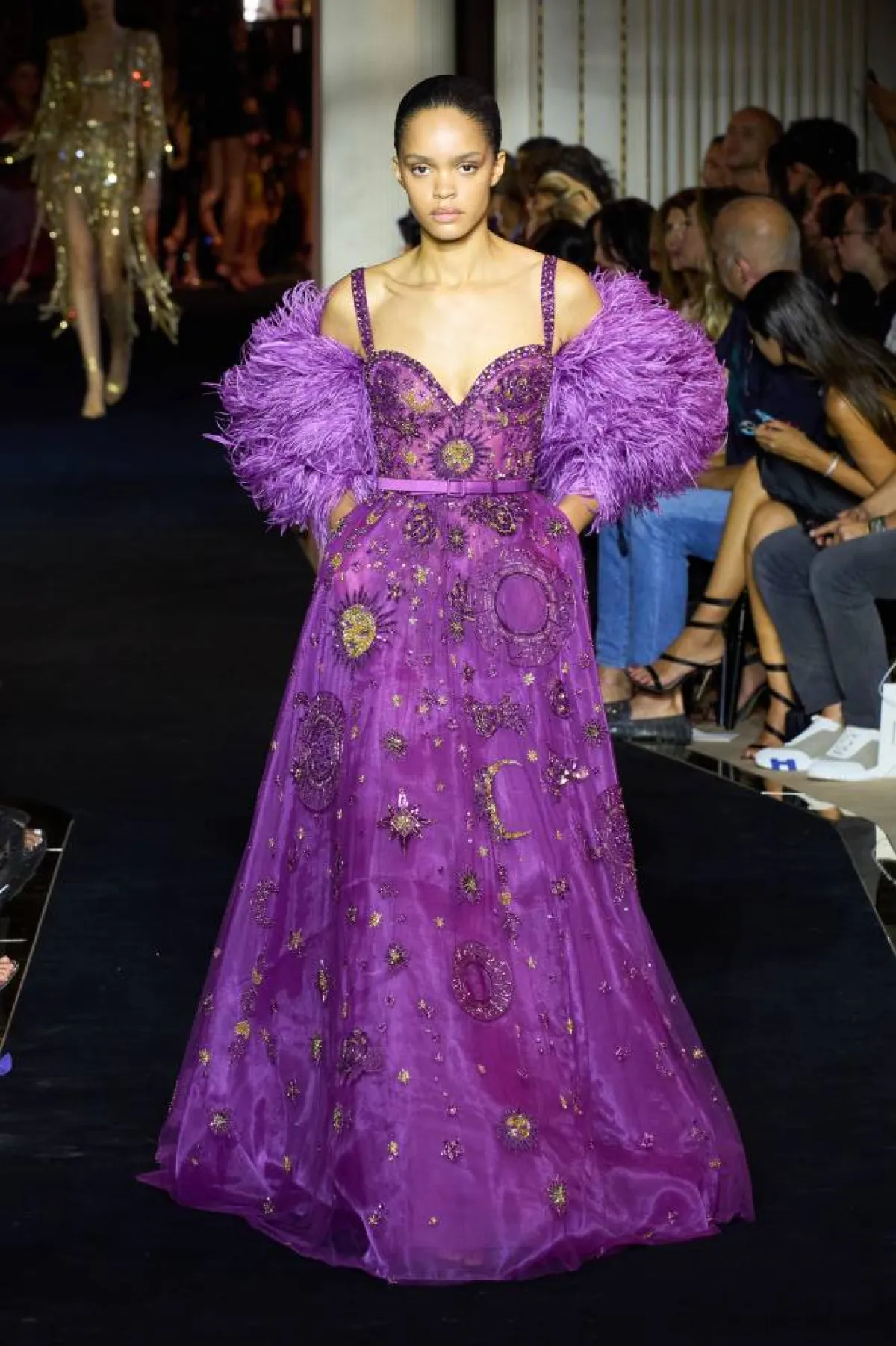 موديلات فساتين باللون البنفسجي