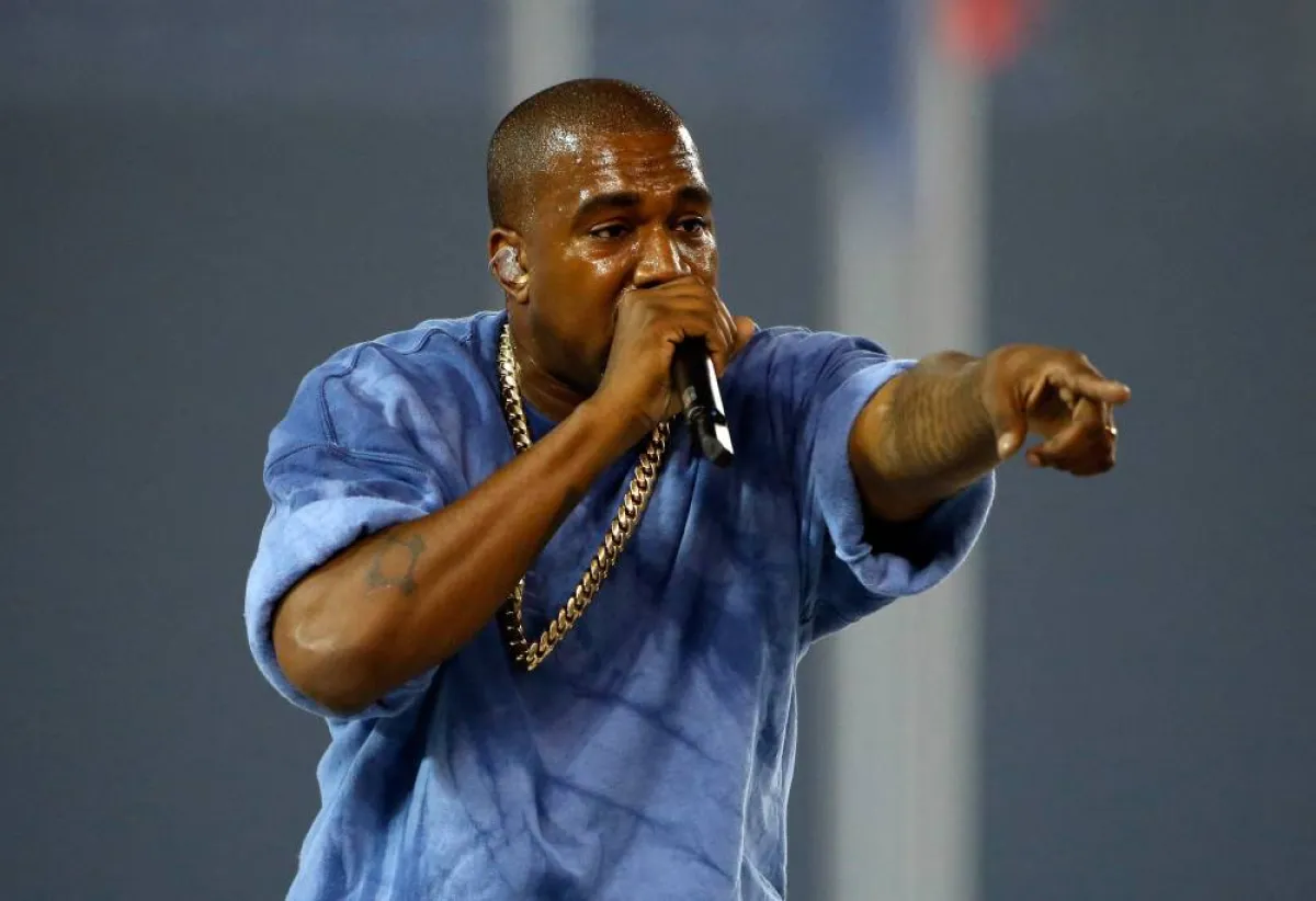  TORONTO, ON - JULY 26: Kanye West preforms during the closing ceremony on Day 16 of the Toronto 2015 Pan Am Games on July 26, 2015 in Toronto, Canada. Ezra Shaw/Getty Images/AFP EZRA SHAW / GETTY IMAGES NORTH AMERICA / Getty Images via AFP