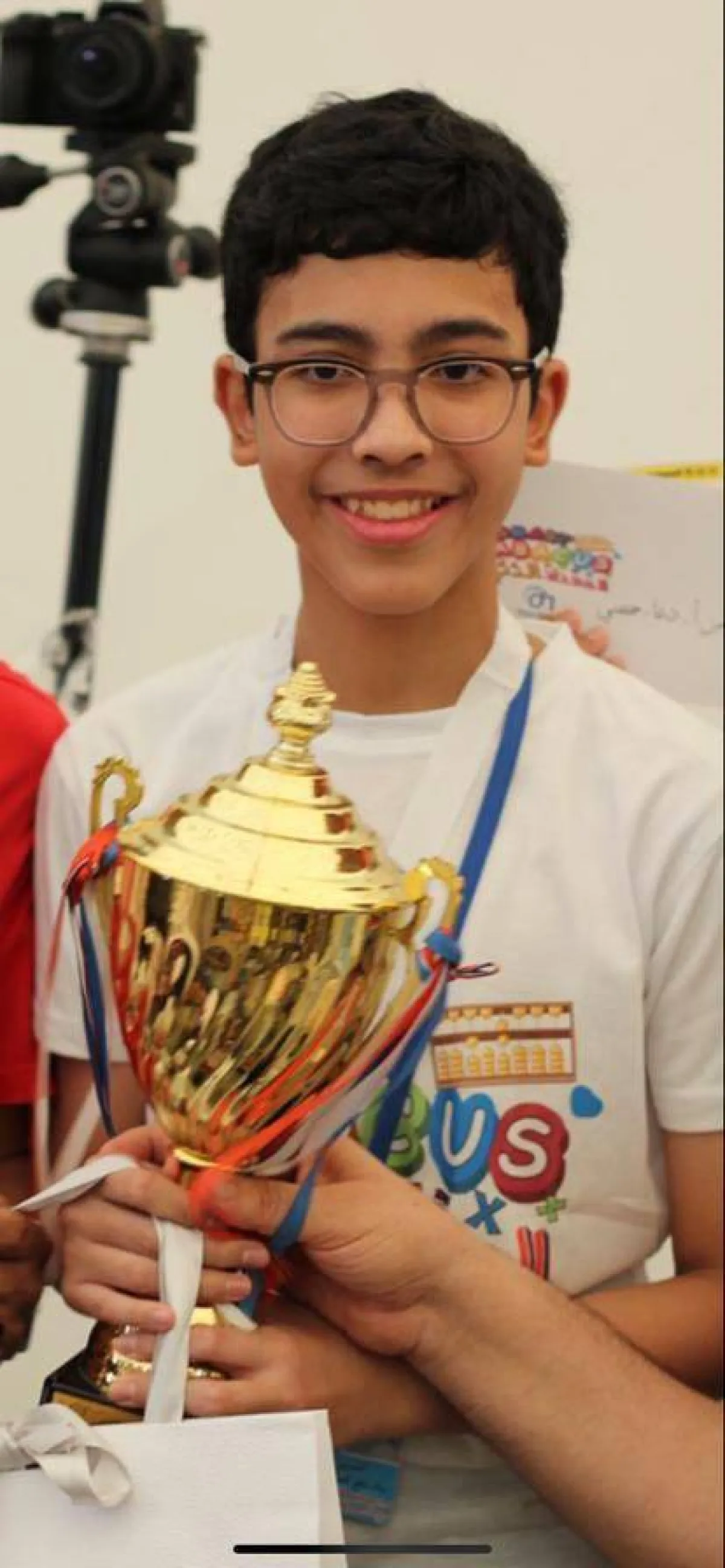 طالب سعودي يحصد المركز الأول عالميا في مسابقة الحساب الذهني  - الصورة من حساب إضاءات تعليمية